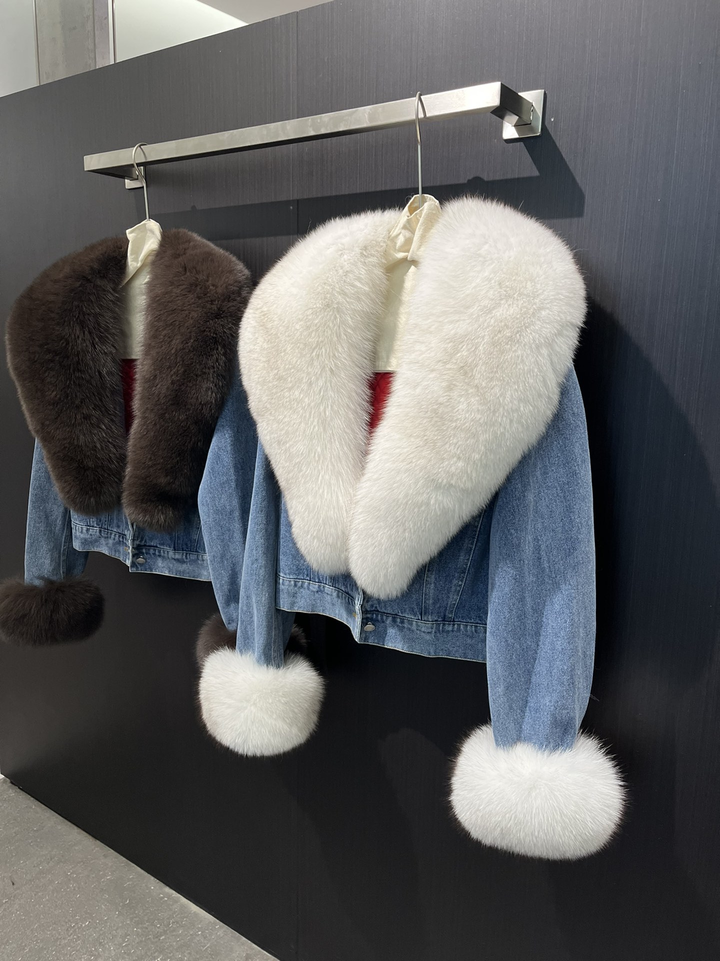 Luxurious Female Suit with Real Fox Hair Trim and King Alexander’s Cowboy Fur Coat - 图片 4