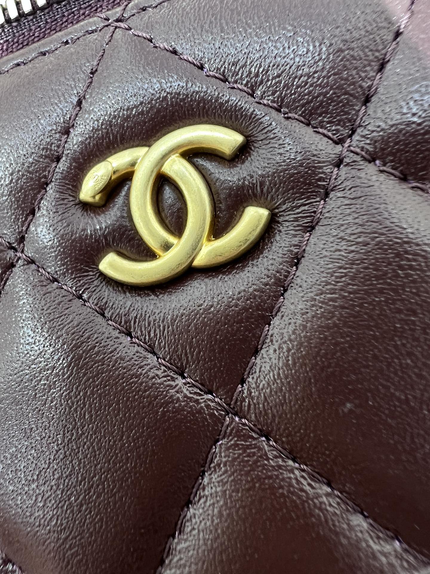 CHANEL: New Arrival: Adjustable Chain, Large Classic Chain Vanity Case - Bag 6