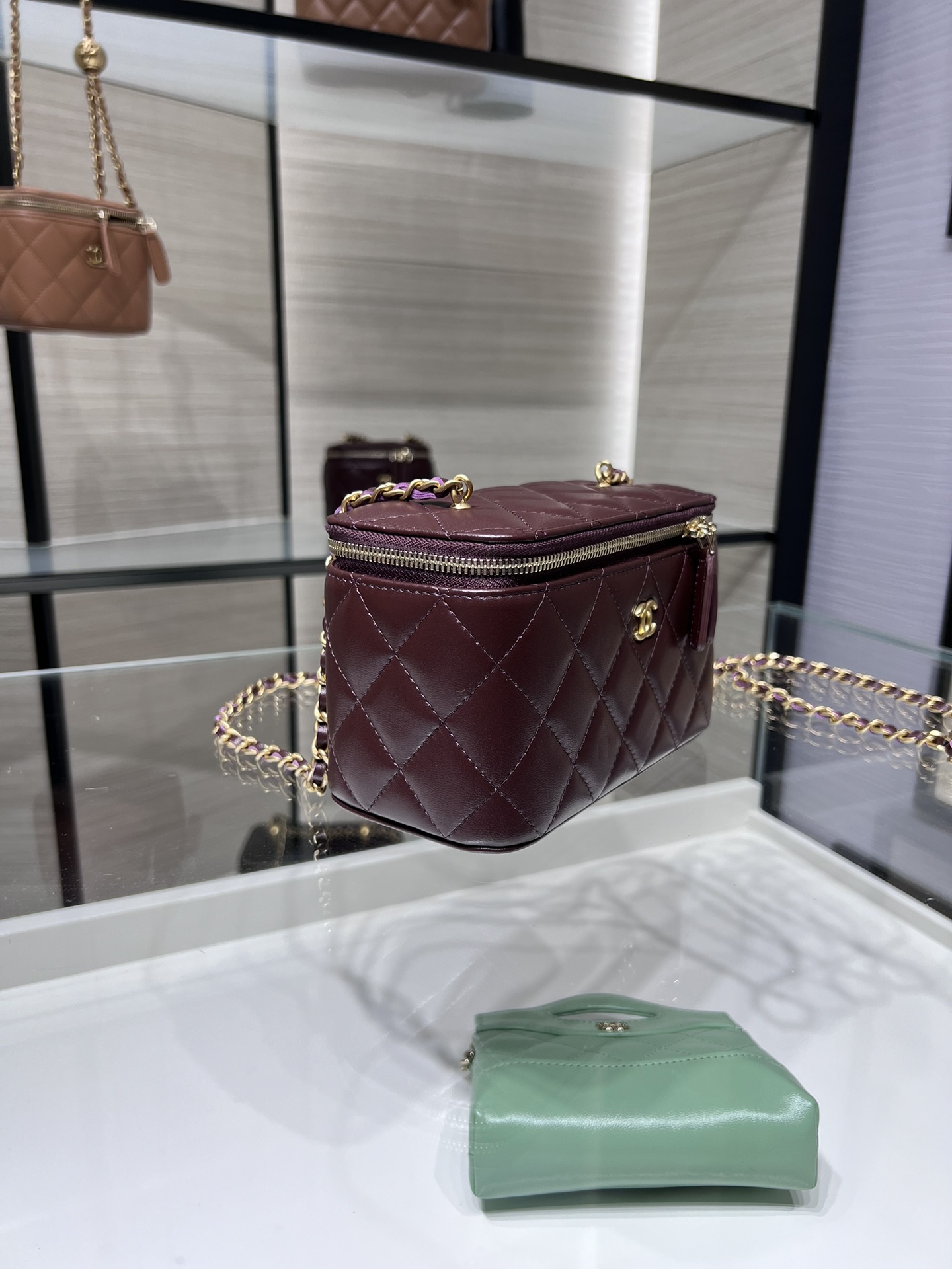 CHANEL: New Arrival: Adjustable Chain, Large Classic Chain Vanity Case - Bag 3