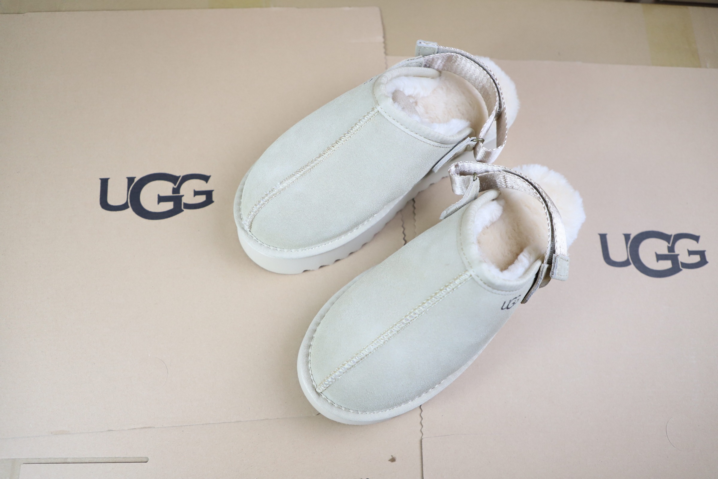 UGG Tazz系列 栗色半拖 小红书爆款 河南隆丰皮料生产 羊皮毛一体