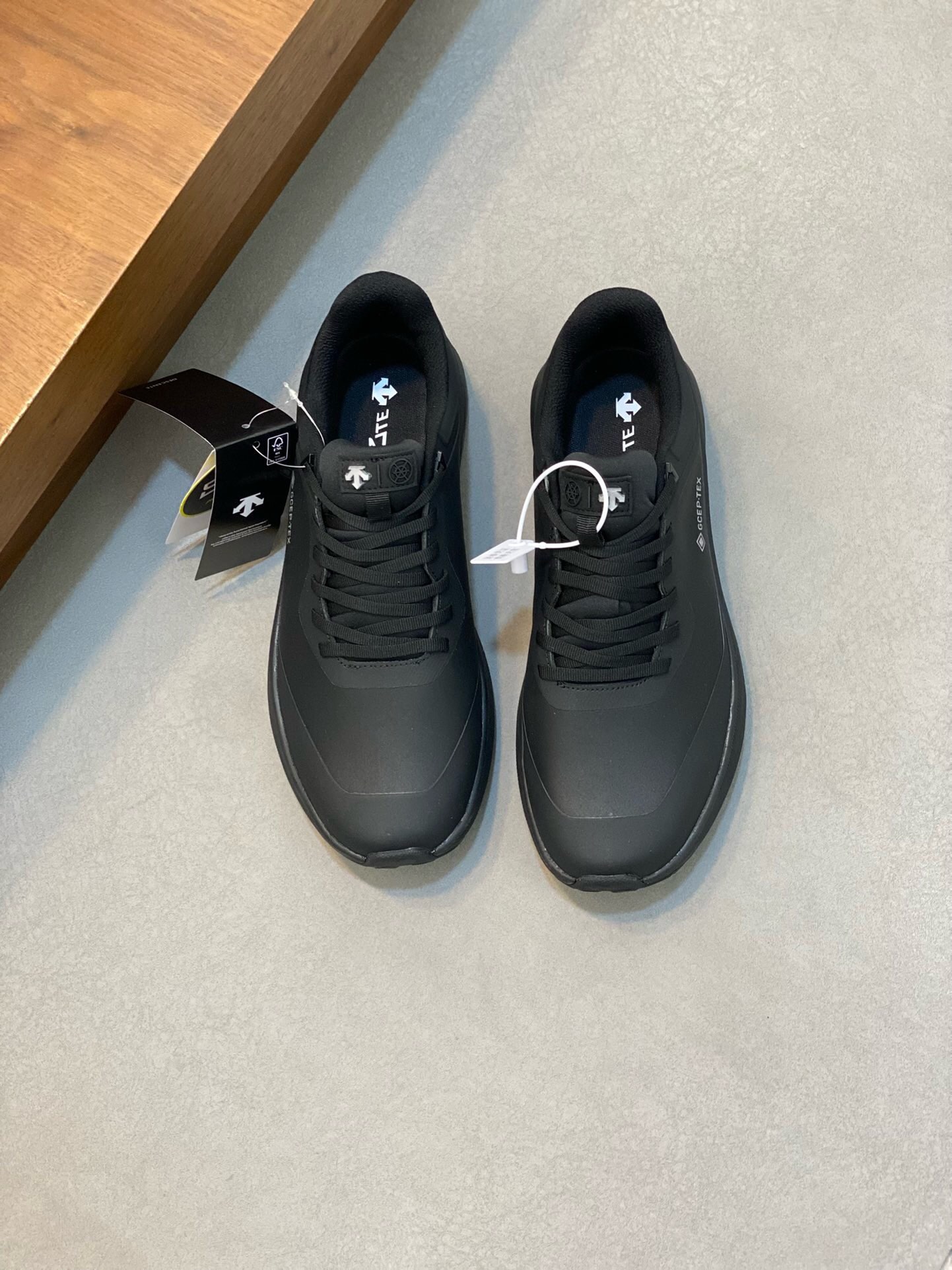 NO:217718,New product DiSante high-end men's sports and casual shoes. Top counter original single goods. Original imported cowhide with multiple materials splicing design imported cowhide inner cowhide foot pad original TPR elastic sole. Size39-44 (38, 45 customized) New product DiSante high-end men's sports and casual shoes. Top counter original single goods. Original imported cowhide with multiple materials splicing design imported cowhide inner cowhide foot pad original TPR elastic sole. Size39-44 (38, 45 customized),,cowhide19860909新品 迪桑特 高端男士运动休闲鞋.顶级专柜原单货. 原版进口牛皮 多种材质拼接设计进口牛皮内里 牛皮垫脚原版TPR弹力大底. Size39-44（38、45定制）   新品 迪桑特 高端男士运动休闲鞋.顶级专柜原单货. 原版进口牛皮 多种材质拼接设计进口牛皮内里 牛皮垫脚原版TPR弹力大底. Size39-44（38、45定制）,,cowhide,Men's shoes