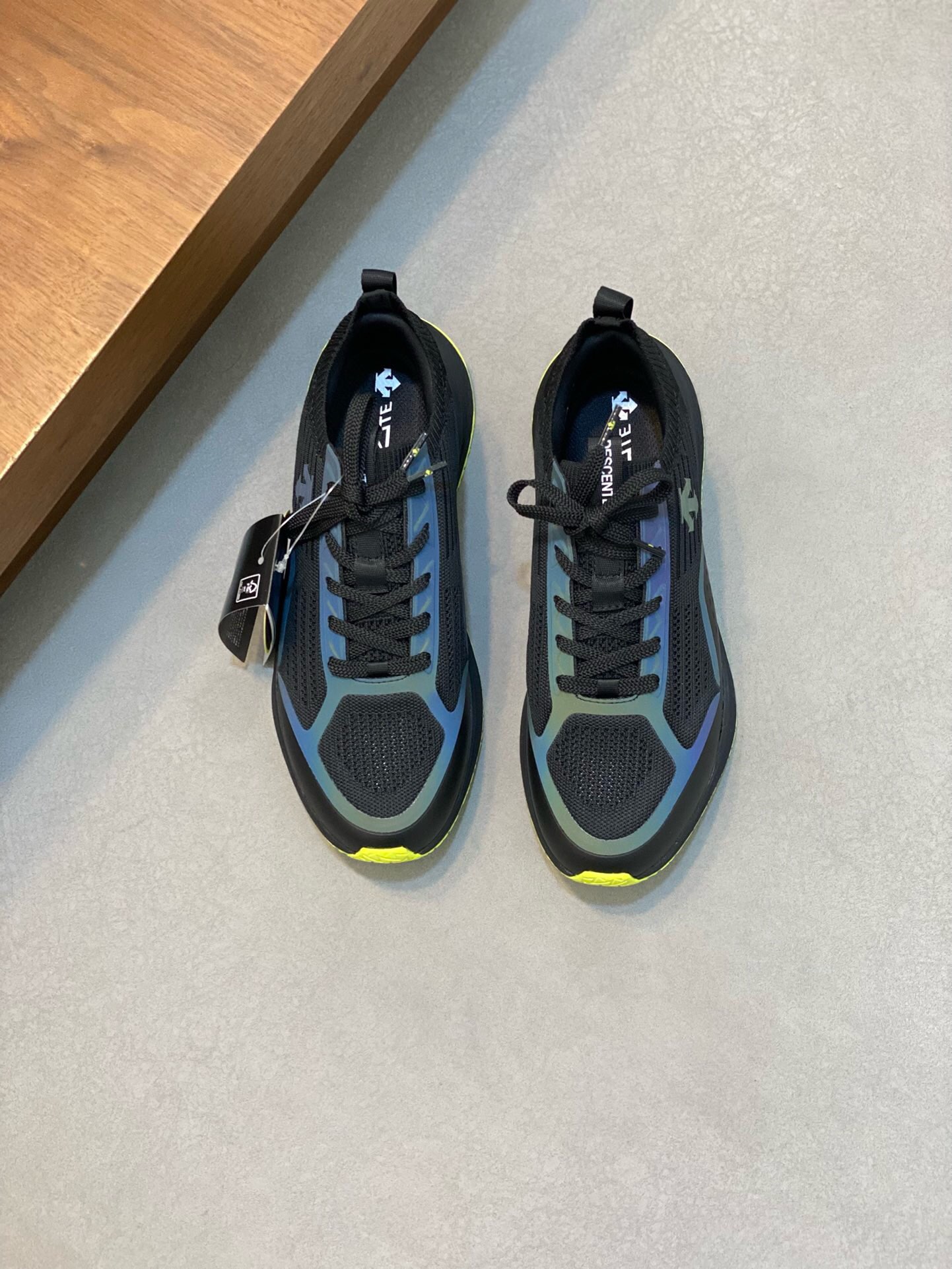 NO:217750,New product DiSante high-end men's sports and casual shoes. Top counter original single product. Original imported cowhide, various materials splicing design imported cowhide inner lining, cowhide foot pad original TPR elastic sole. Size39-44 (customized by 38, 45),,cowhide19860909新品 迪桑特 高端男士运动休闲鞋.顶级专柜原单货. 原版进口牛皮 多种材质拼接设计进口牛皮内里 牛皮垫脚原版TPR弹力大底. Size39-44（38、45定制）,,cowhide,Men's shoes