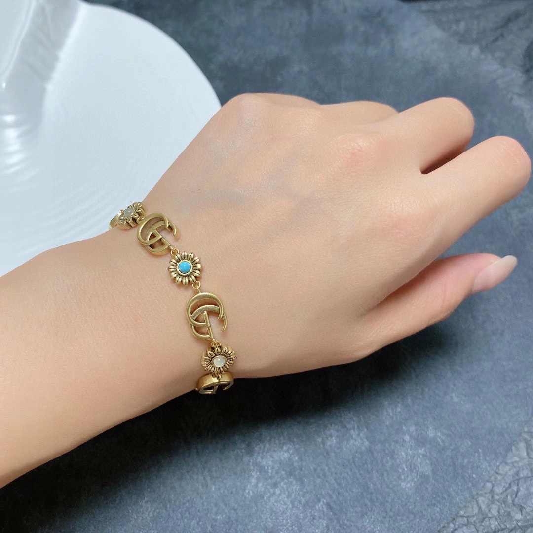 NO:105247,A super popular Gucci double G retro bracelet, the counter genuine synchronous quality logo, high quality must-pull zp customization ~ The essential season for exquisite girls to show their wrists in summer is beautiful, jewelry quality, gucci, gucci, bracelet19860909超级爆的一款Gucci古驰双G复古手链 专柜正品同步品质logo高品质必拔草zp定制 ～ 精致女孩必备夏天露手腕的季节美爆了,饰品精品,gucci,gucci,bracelet,Jewelry