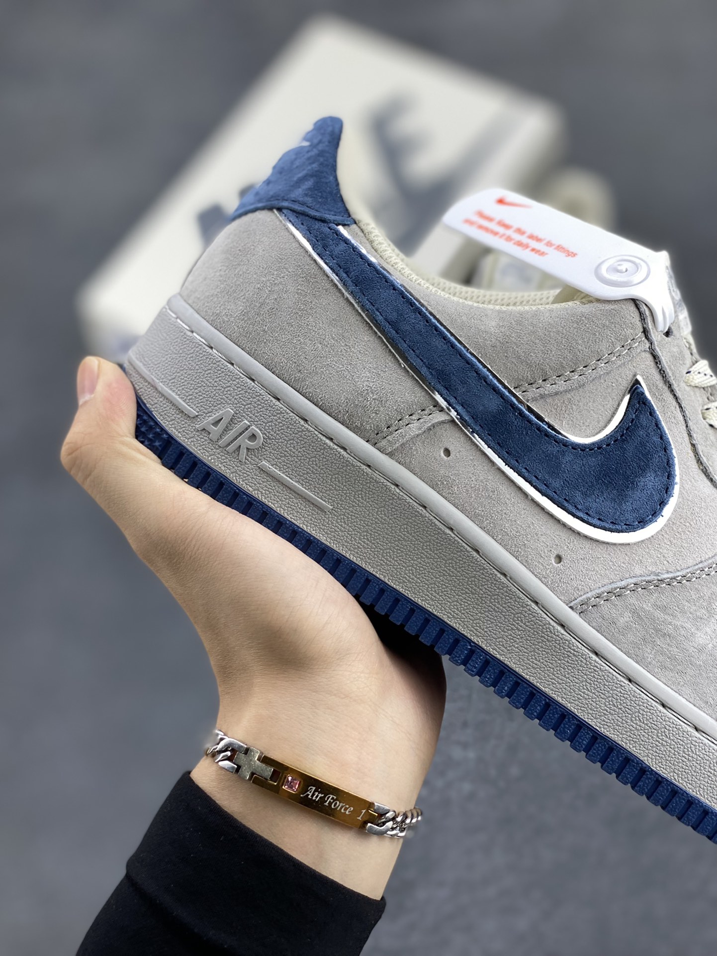 图片[6]-福利特价 AKIRA x Air Force 1 \’07 Low 联名灰白蓝麂皮 原楦头原纸板 打造纯正空军版型 #专注外贸渠道 全掌内置蜂窝气垫 #原盒配件 原厂中底钢印、拉帮完美 货号：DJ3966-133 尺码：36 36.5 37.5 38 38.5 39 40 40.5 41 42 42.5 43 44 44.5 45-选品中心