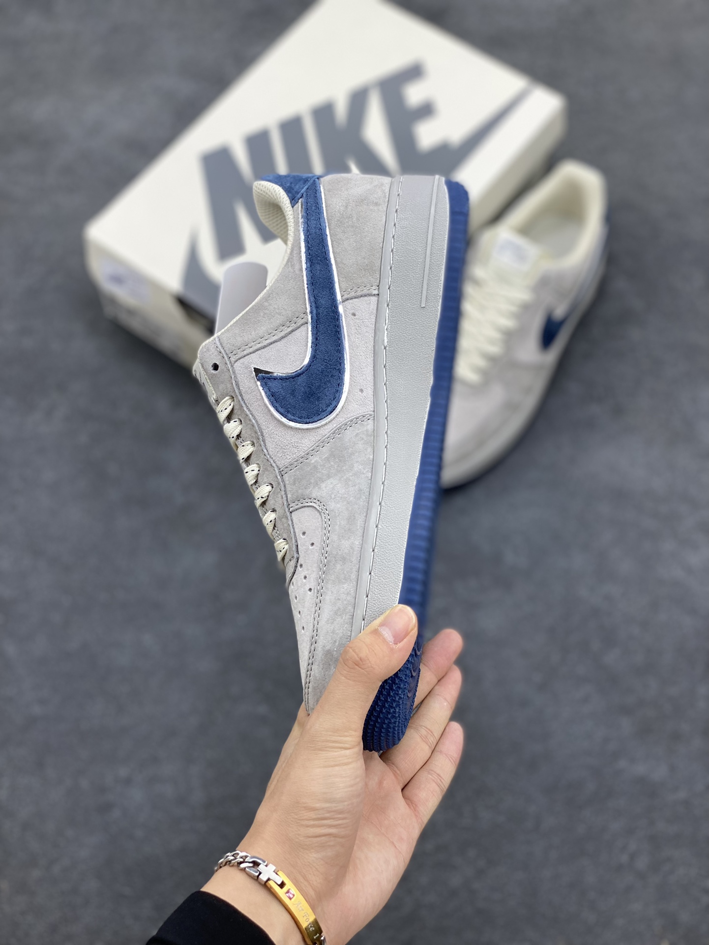 图片[3]-福利特价 AKIRA x Air Force 1 \’07 Low 联名灰白蓝麂皮 原楦头原纸板 打造纯正空军版型 #专注外贸渠道 全掌内置蜂窝气垫 #原盒配件 原厂中底钢印、拉帮完美 货号：DJ3966-133 尺码：36 36.5 37.5 38 38.5 39 40 40.5 41 42 42.5 43 44 44.5 45-选品中心