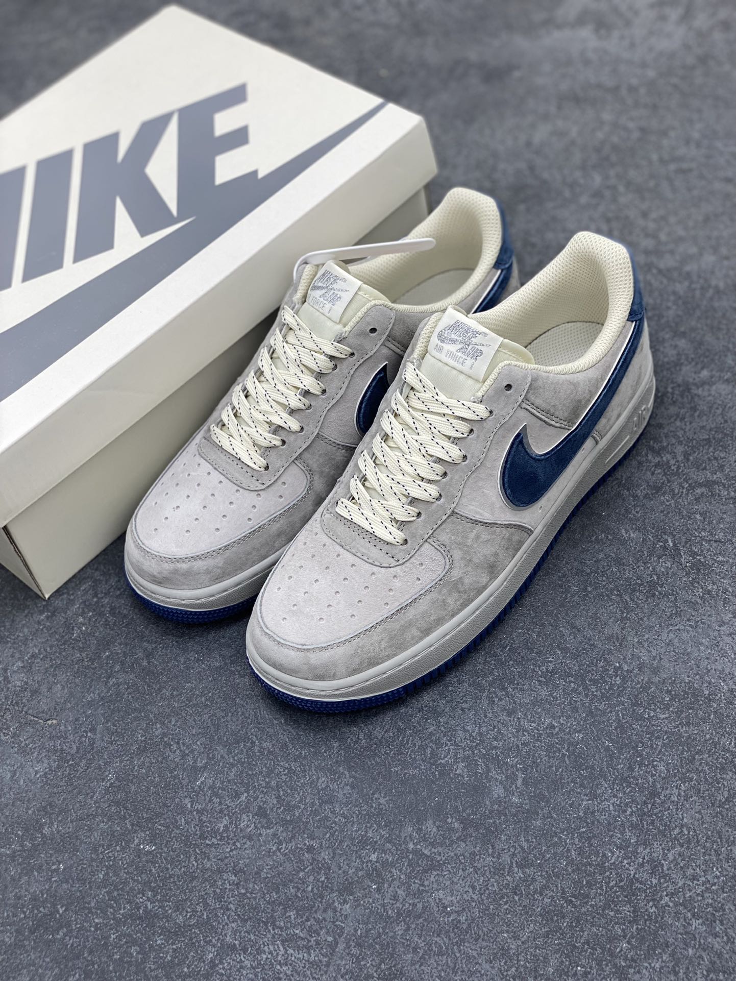 图片[8]-福利特价 AKIRA x Air Force 1 \’07 Low 联名灰白蓝麂皮 原楦头原纸板 打造纯正空军版型 #专注外贸渠道 全掌内置蜂窝气垫 #原盒配件 原厂中底钢印、拉帮完美 货号：DJ3966-133 尺码：36 36.5 37.5 38 38.5 39 40 40.5 41 42 42.5 43 44 44.5 45-选品中心