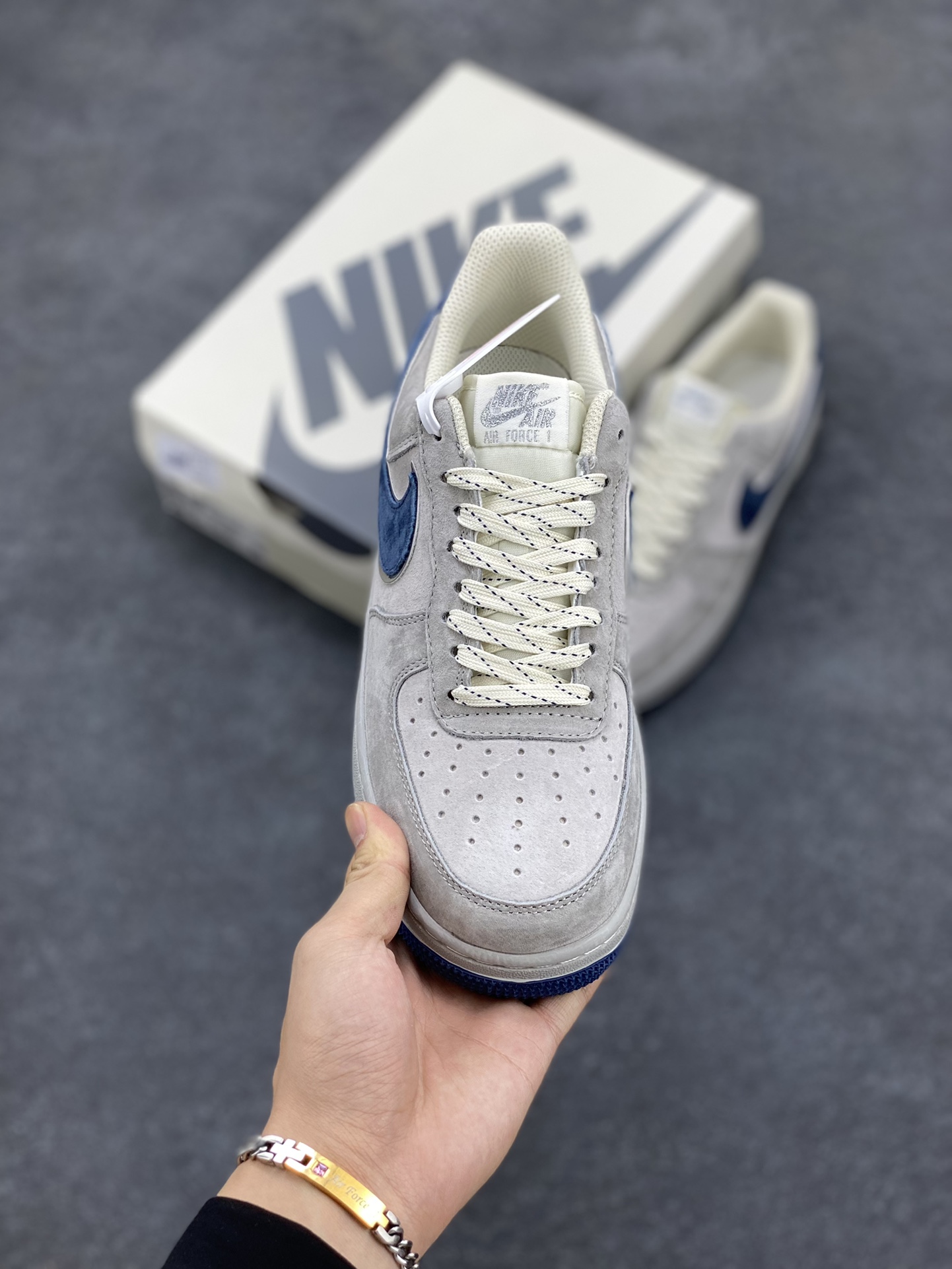 图片[2]-福利特价 AKIRA x Air Force 1 \’07 Low 联名灰白蓝麂皮 原楦头原纸板 打造纯正空军版型 #专注外贸渠道 全掌内置蜂窝气垫 #原盒配件 原厂中底钢印、拉帮完美 货号：DJ3966-133 尺码：36 36.5 37.5 38 38.5 39 40 40.5 41 42 42.5 43 44 44.5 45-选品中心