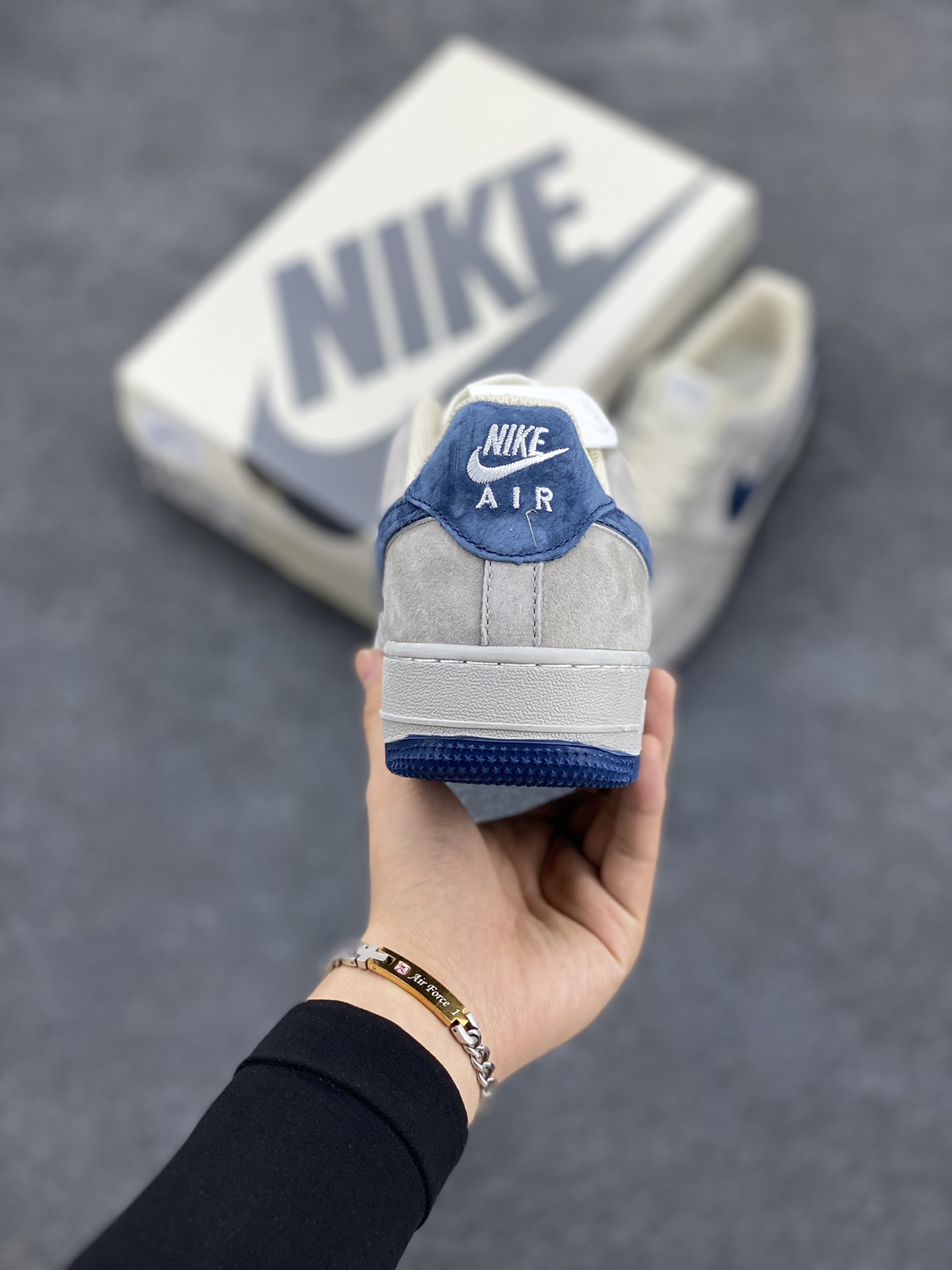 图片[4]-福利特价 AKIRA x Air Force 1 \’07 Low 联名灰白蓝麂皮 原楦头原纸板 打造纯正空军版型 #专注外贸渠道 全掌内置蜂窝气垫 #原盒配件 原厂中底钢印、拉帮完美 货号：DJ3966-133 尺码：36 36.5 37.5 38 38.5 39 40 40.5 41 42 42.5 43 44 44.5 45-选品中心