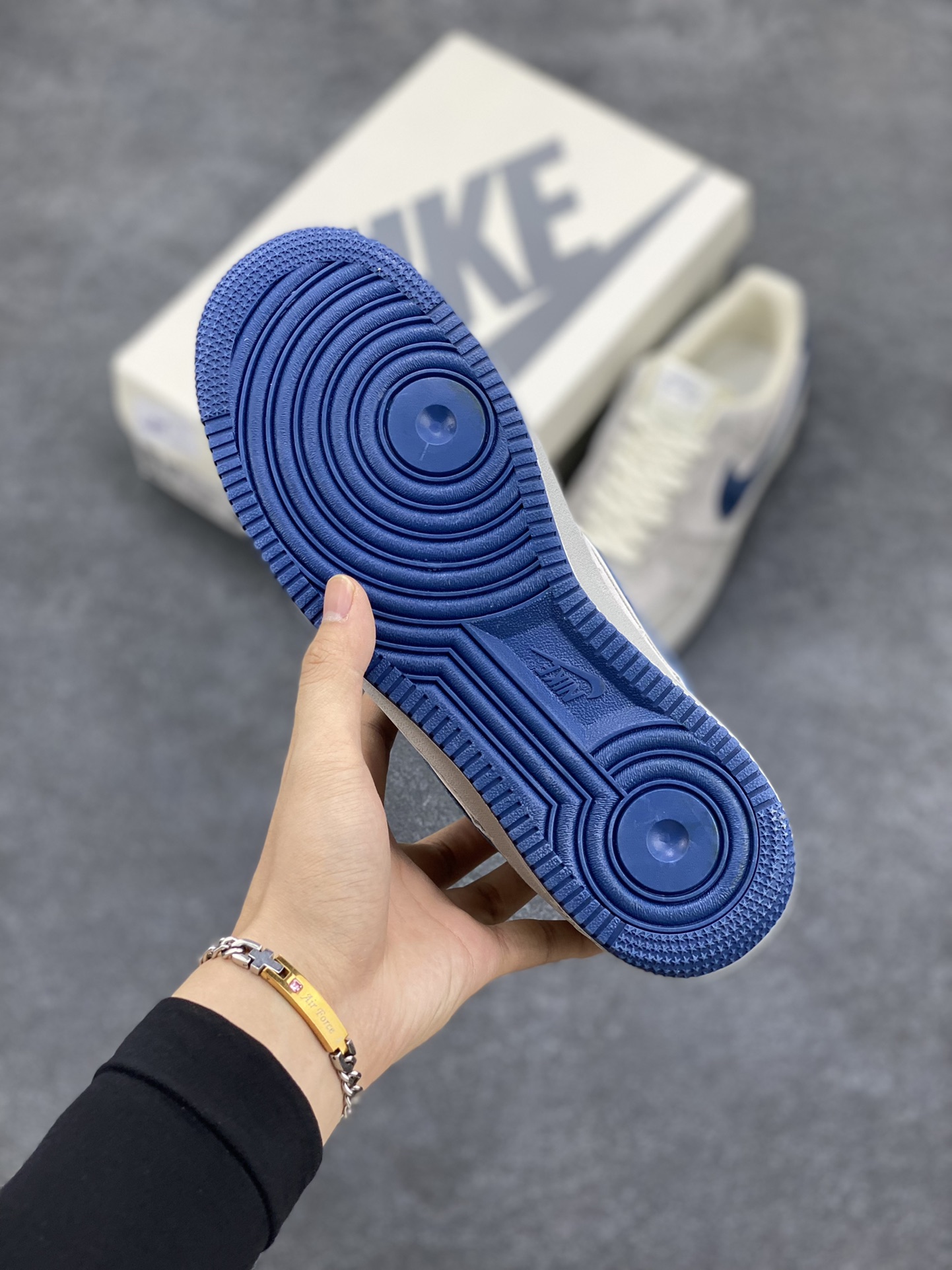 图片[5]-福利特价 AKIRA x Air Force 1 \’07 Low 联名灰白蓝麂皮 原楦头原纸板 打造纯正空军版型 #专注外贸渠道 全掌内置蜂窝气垫 #原盒配件 原厂中底钢印、拉帮完美 货号：DJ3966-133 尺码：36 36.5 37.5 38 38.5 39 40 40.5 41 42 42.5 43 44 44.5 45-选品中心