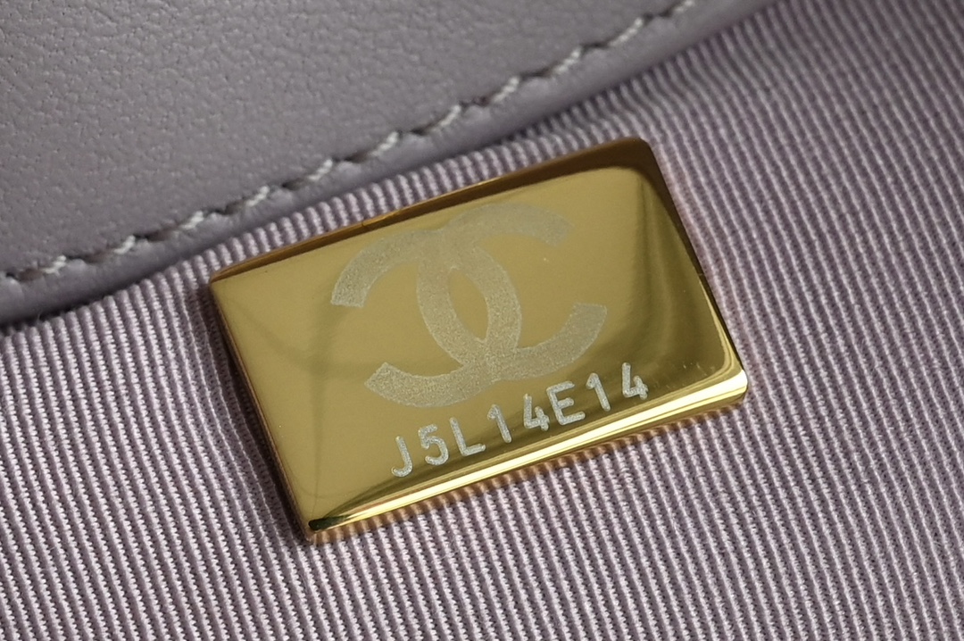 白金版️正品级包装如图腋下包/嬉皮包专柜货售价购入紫色秋冬新品必入系列ꫛꫀꪝ肩带是双复古又可爱很适合秋冬