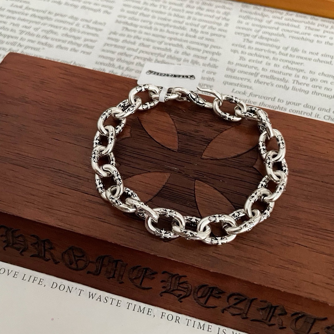 新款【专柜品质】Chrome Hearts克罗心 十字圈手链 凹凸造型不同的花纹设计风格呈现出与众不同 十字架童军花是克罗心的标志 6