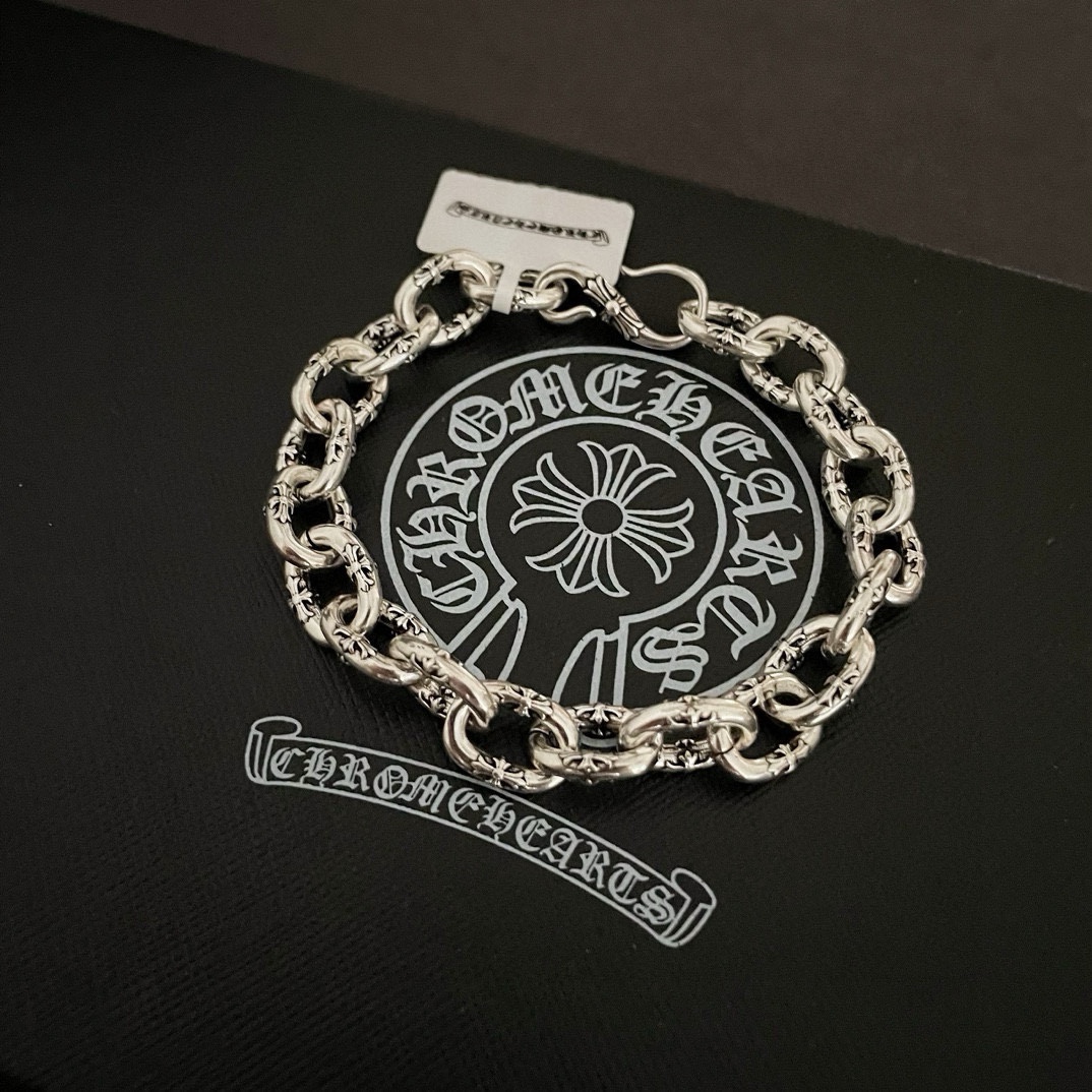 新款【专柜品质】Chrome Hearts克罗心 十字圈手链 凹凸造型不同的花纹设计风格呈现出与众不同 十字架童军花是克罗心的标志 4