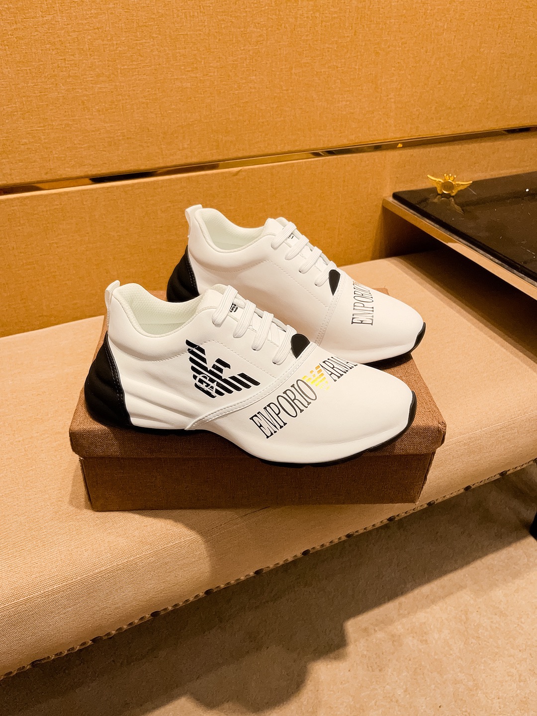 NO:347839,[Armani] High-end Men's Shoes Brand Official Website 11's latest masterpiece upper is made of Italian official website original special technology fabric with original comfortable breathable inner lining original designated anti-slip sole making walking more convenient and comfortable!  Exclusive new style, amazing work, beautiful 11 ​​replica [color] compared to the official quality!  Create a fashionable personality to set off your uniqueness!  A must-have for trendy men!, Size: 38-44. Color. 2 colors available, Armani19860909【阿玛尼】男鞋高端品牌 官网11最新力作鞋面采用意大利官网原版专用科技布面料搭配原版舒适透气内里原版指定防滑大底制作让行走更加便捷舒适！独家新款,惊世之作,与官方的质量相比美的11复刻[色]！打造时尚个性衬托你的与众不同！潮男必备! ,尺码:38－44.颜色. 2色可选,,armani,Men's shoes