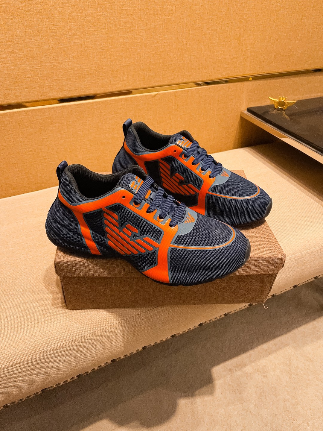 NO:347277,[Armani] High-end Men's Shoes Brand Official Website 11's latest masterpiece upper is made of Italian official website original special technology fabric with original comfortable breathable inner lining original designated anti-slip sole making walking more convenient and comfortable!  Exclusive new style, amazing work, beautiful 11 ​​replica [color] compared to the official quality!  Create a fashionable personality to set off your uniqueness!  Must-have for trendy men!, Size: 38-44. Color. Multi-color is available, Armani19860909【阿玛尼】男鞋高端品牌 官网11最新力作鞋面采用意大利官网原版专用科技布面料搭配原版舒适透气内里原版指定防滑大底制作让行走更加便捷舒适！独家新款,惊世之作,与官方的质量相比美的11复刻[色]！打造时尚个性衬托你的与众不同！潮男必备! ,尺码:38－44.颜色. 多色可选,,armani,Men's shoes