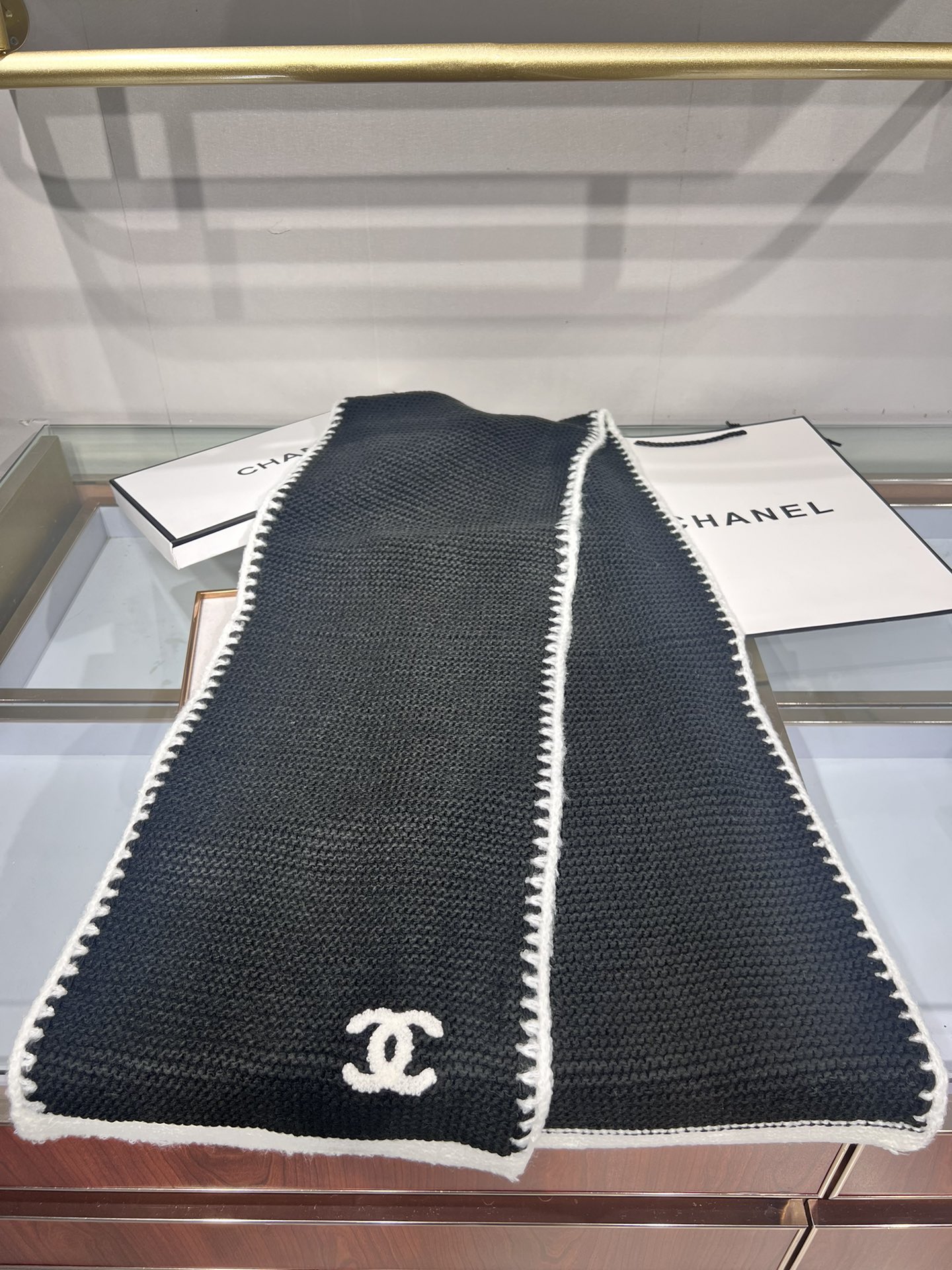 💟上新💃🏻💋👑👑香奈儿专柜新款【小香】💖💖美翻了 ，御用殿堂级极品‼️新款专柜在售 进口纯羊绒时尚绣花针