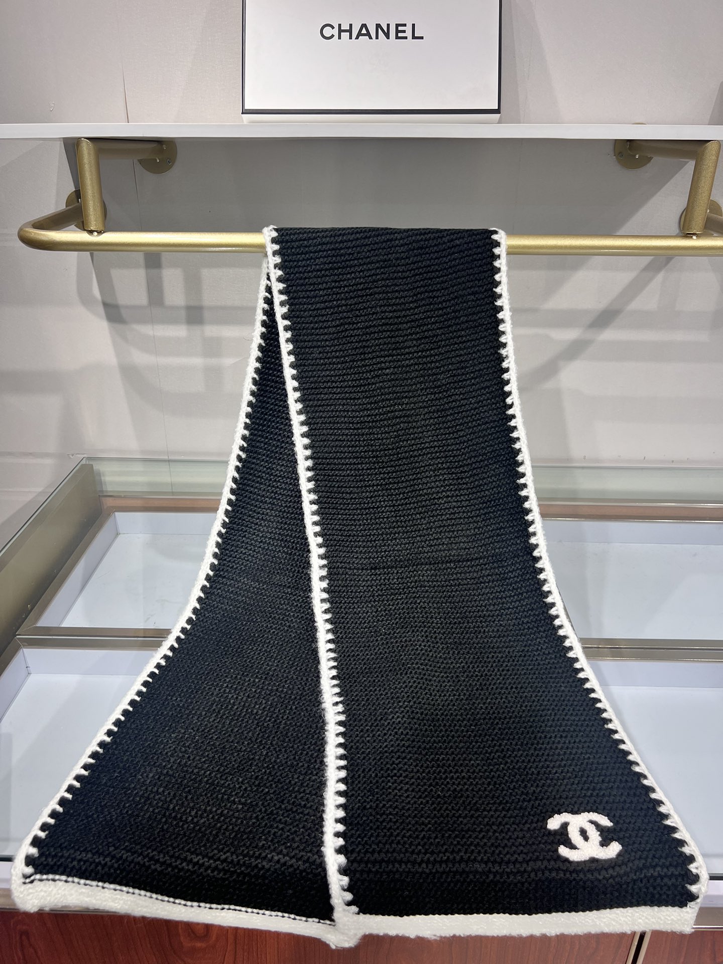 💟上新💃🏻💋👑👑香奈儿专柜新款【小香】💖💖美翻了 ，御用殿堂级极品‼️新款专柜在售 进口纯羊绒时尚绣花针