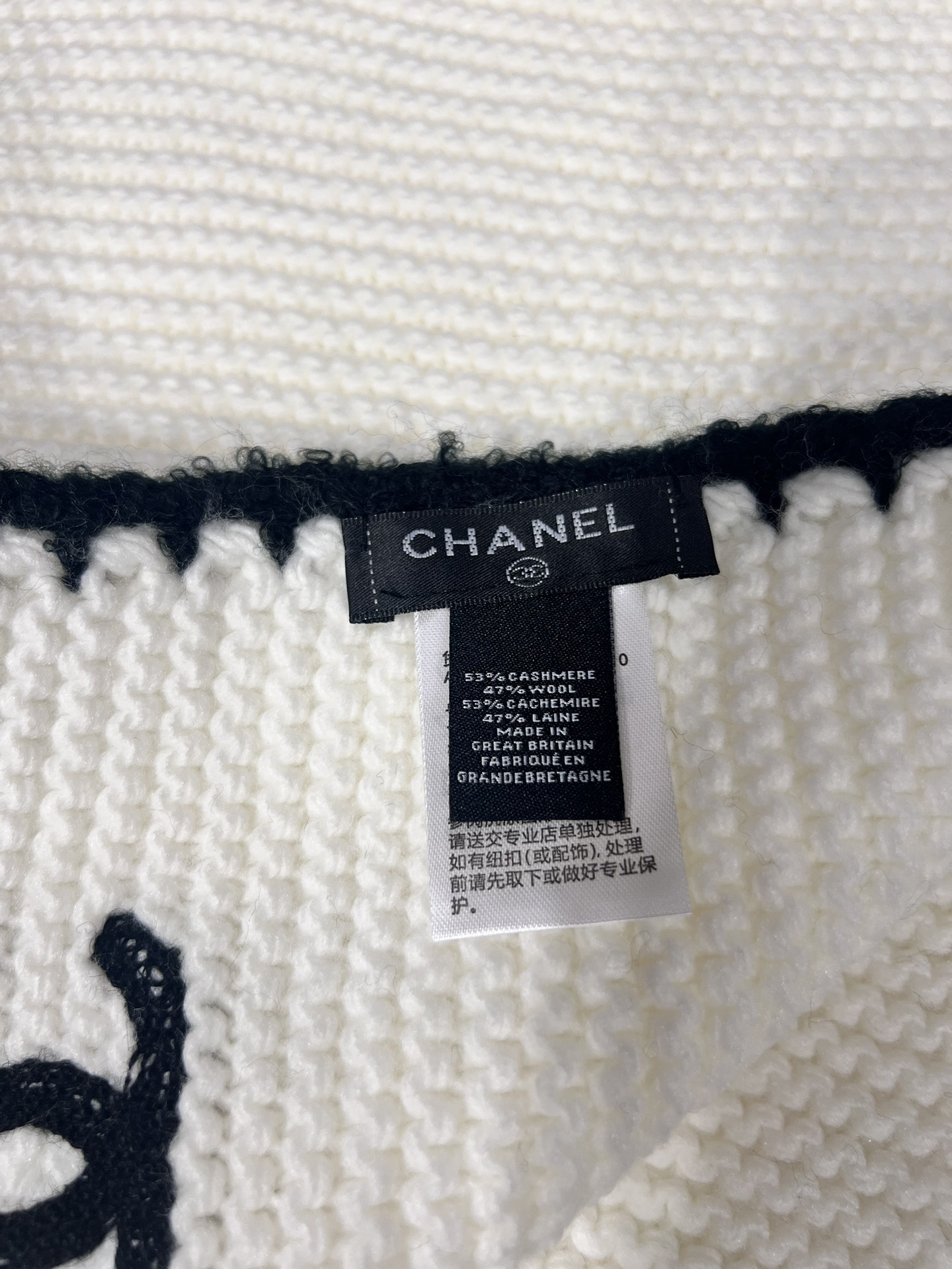 💟上新💃🏻💋👑👑香奈儿专柜新款【小香】💖💖美翻了 ，御用殿堂级极品‼️新款专柜在售 进口纯羊绒时尚绣花针