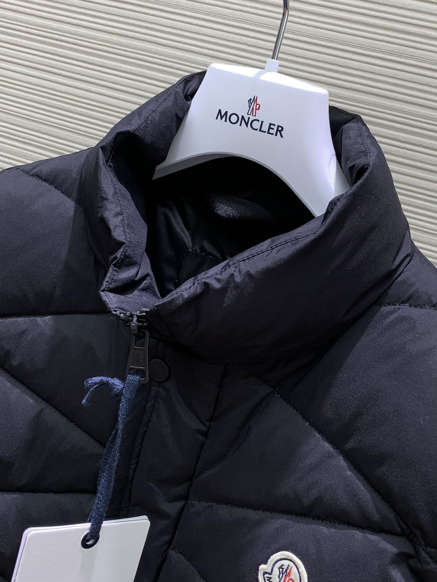 Moncler蒙口2024冬季最新品专柜同步有售原单狠货时尚休闲羽绒马甲上身舒适！吸睛而有亮点采用进口原