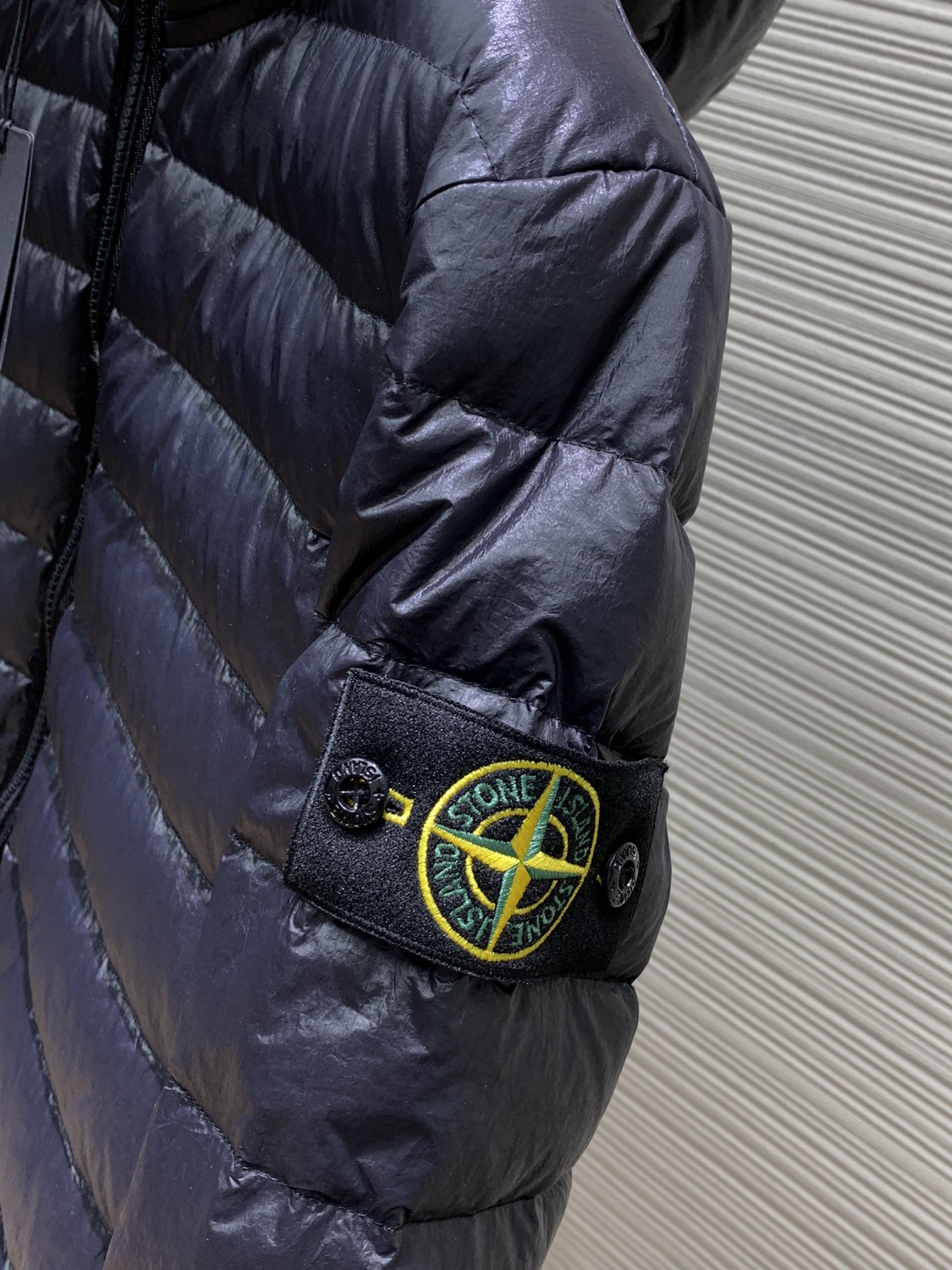 StoneIsland石头岛2024冬季最新款专柜同步有售原单狠货爆款时尚休闲轻薄羽绒服外套进口原版面料