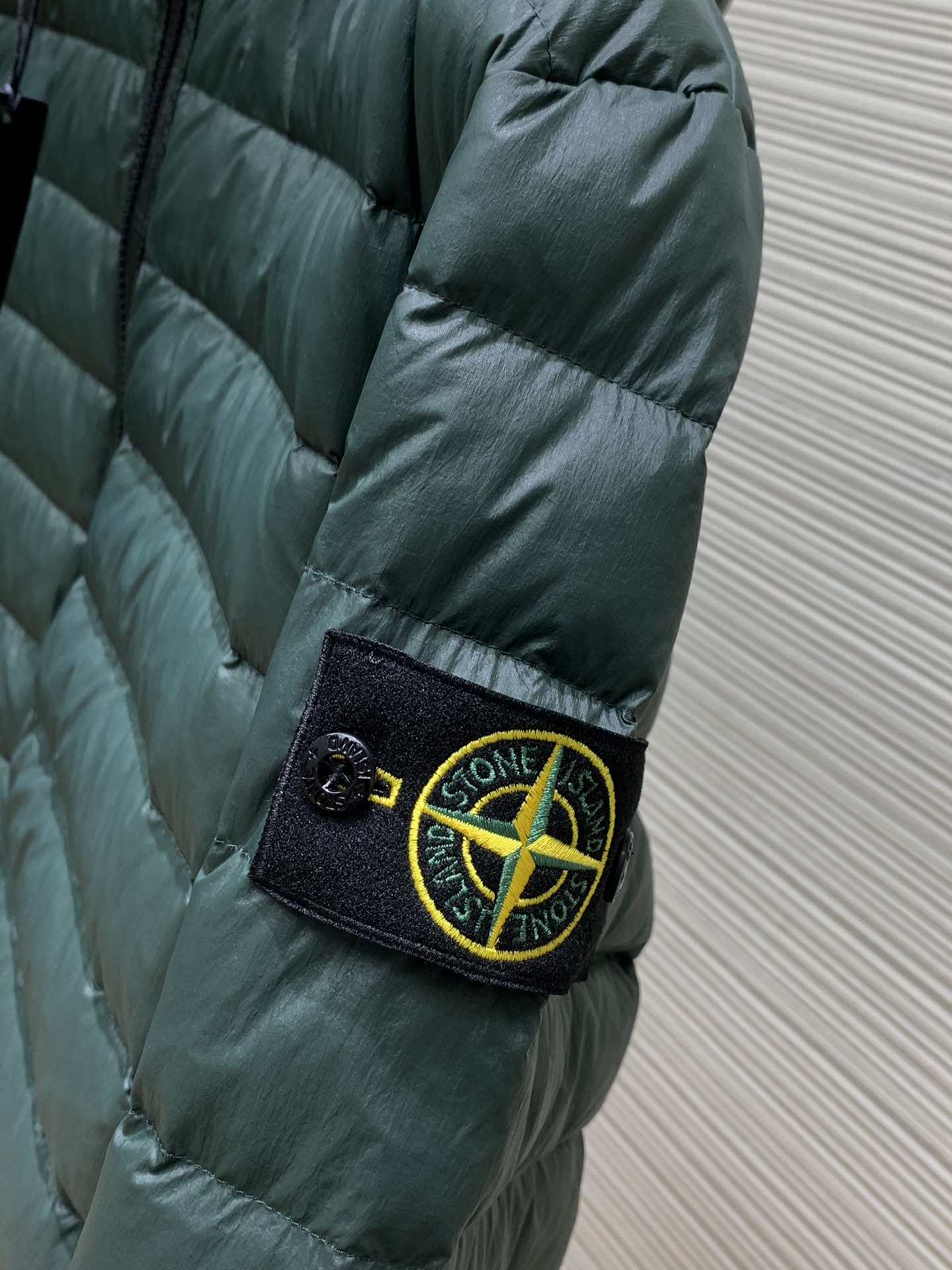 StoneIsland石头岛2024冬季最新款专柜同步有售原单狠货爆款时尚休闲轻薄羽绒服外套进口原版面料