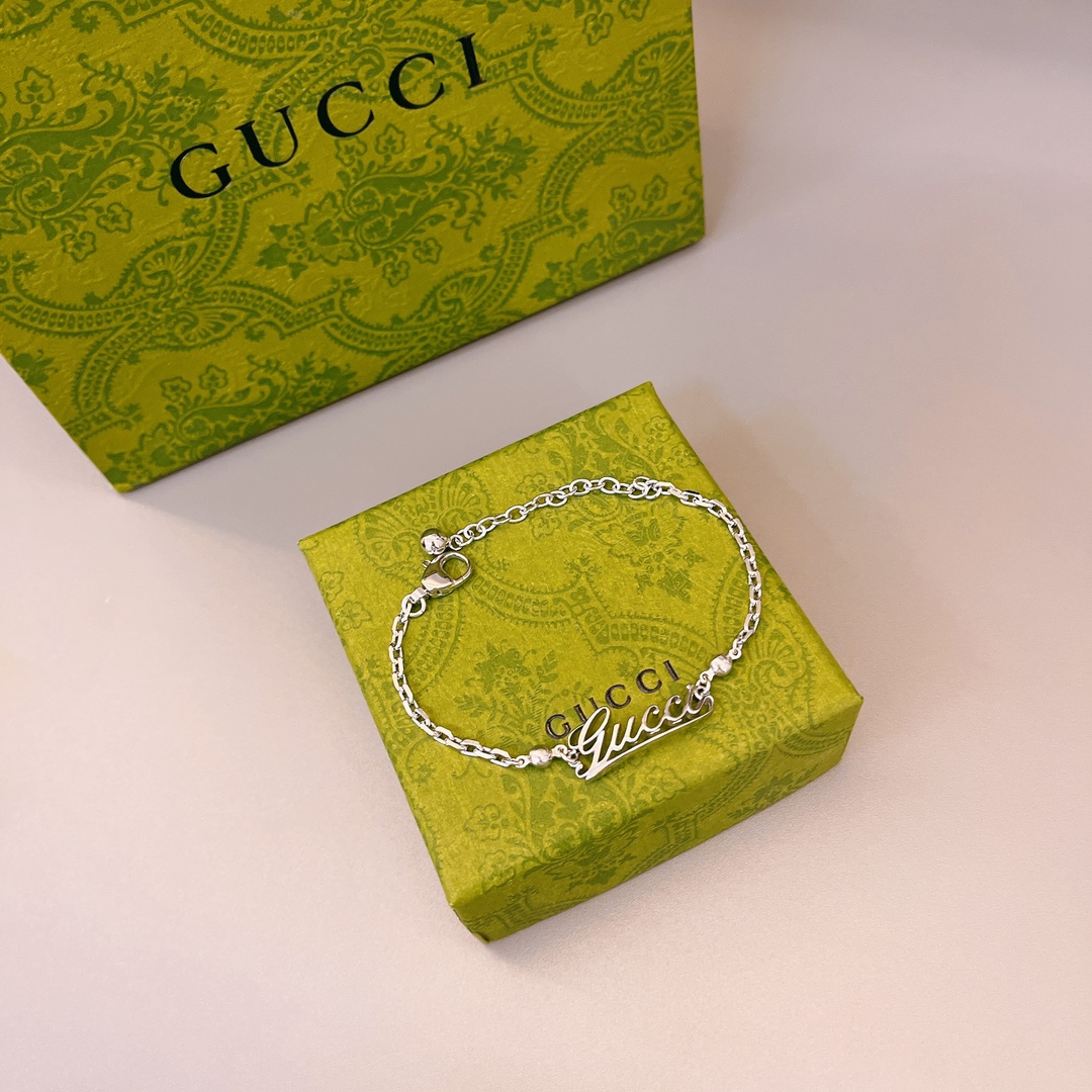 GUCCI古驰饰手写体Gucci标识手链 5