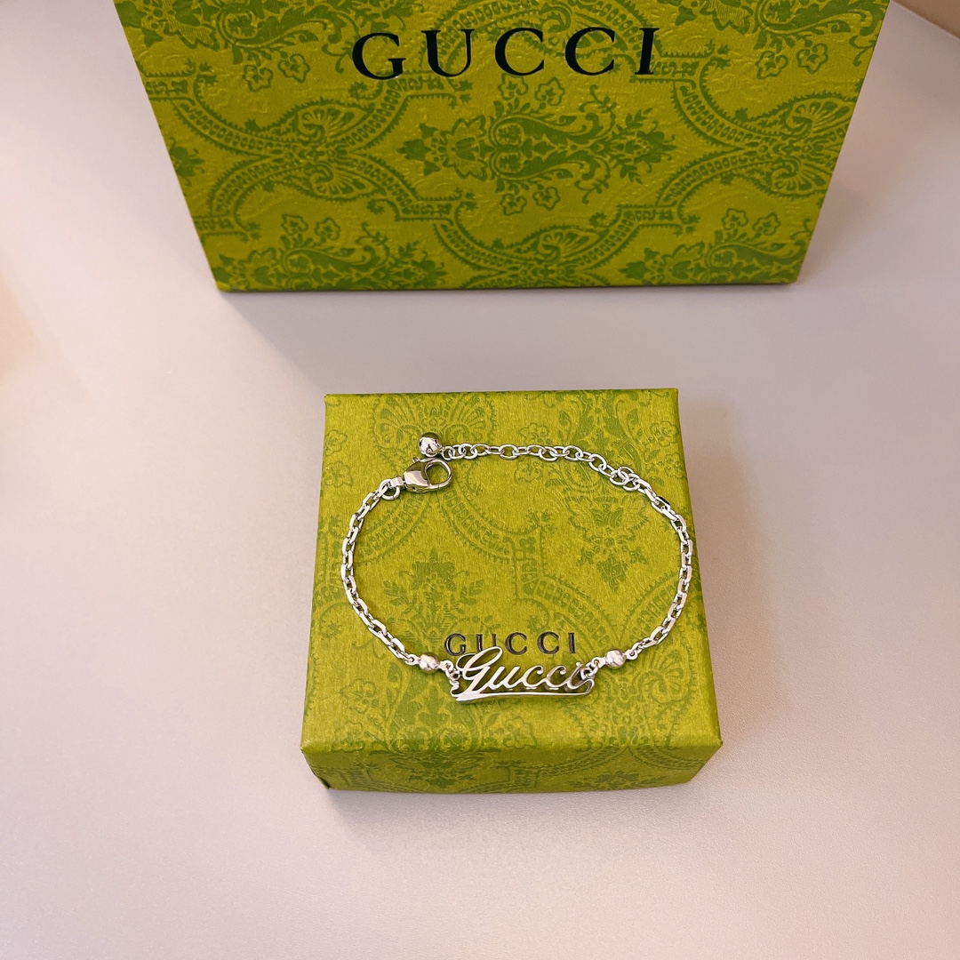 GUCCI古驰饰手写体Gucci标识手链 2