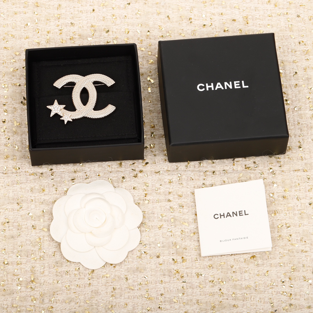 Chanel AAAA
 Jewelry Brooch Yellow Brass