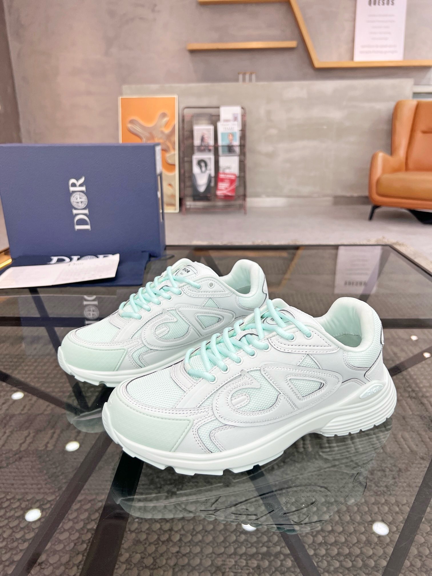 NO:219358,Brand Dior color original color matching, code number 35-45 customized 46.47 price Material Dior new casual shoes!  The details of the fashionable layout are impeccable, using cowhide with mesh patchwork to make comfortable and sweat-absorbing mesh. The foot pad feels comfortable and has excellent quality. Dior casual shoes, dior, dior, cowhide19860909品牌Dior 颜色原版配色 码数35-45定做46.47 价格 材质迪奥新款休闲鞋！时尚潮流的版面细节无可挑剔采用牛皮搭配网布拼接制作舒适吸汗的网布垫脚脚感舒适品质优越,Dior休闲鞋,dior,dior,cowhide,Men's shoes