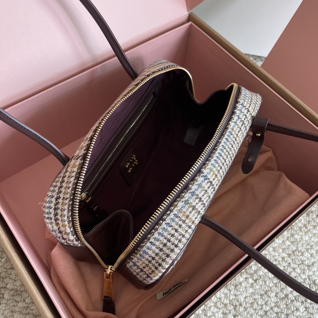 Miu Miu Texture and quality do not depend on copywriting