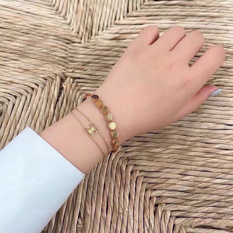 “Unique Gold-Faced Bracelet Design by Celine LAGE: Subverting Traditional Impressions and Attractive Personality” - 图片 6