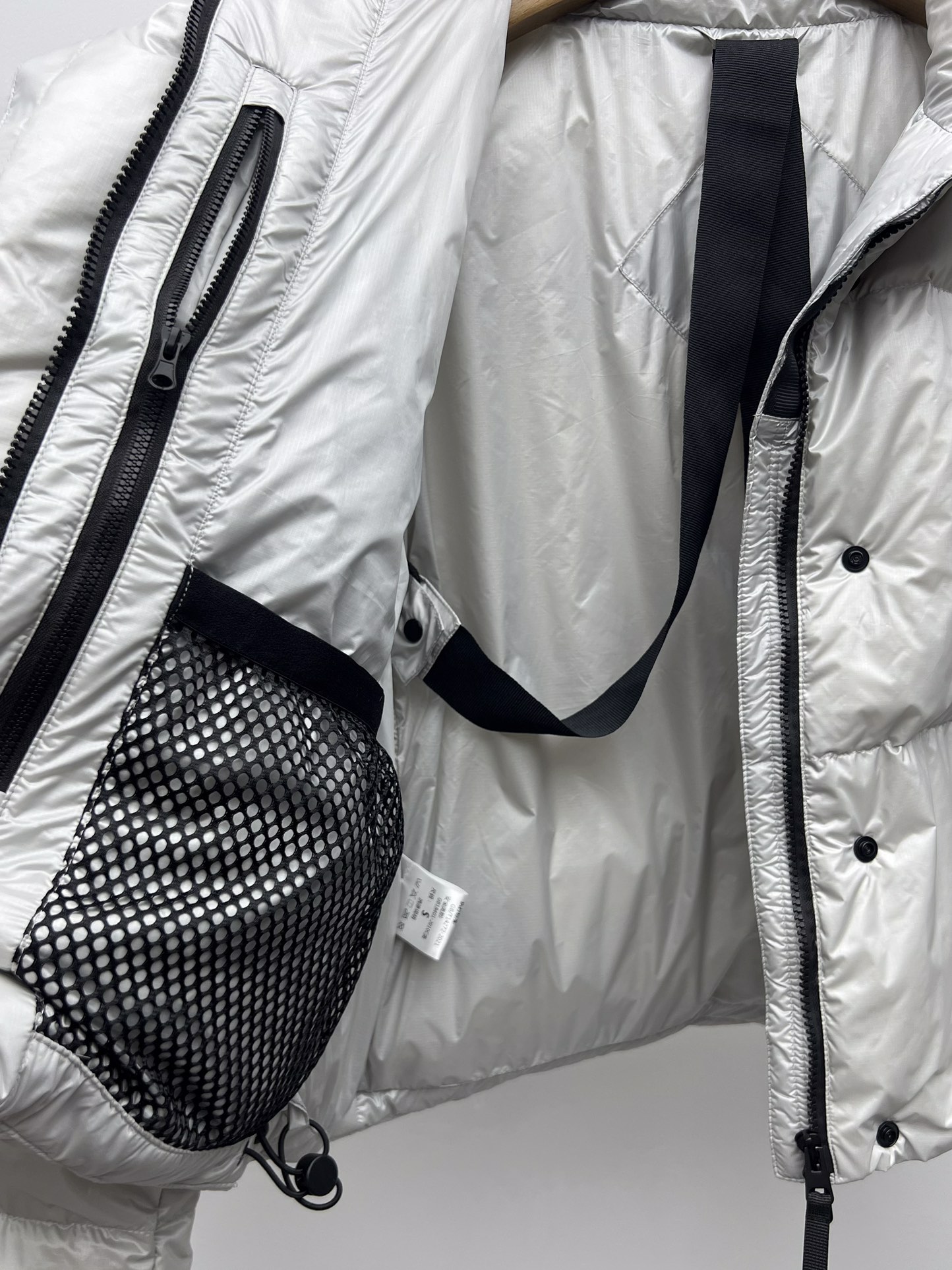 High-Quality Women’s Suit with Canada Goose Feathers for Warmth and Comfort - 图片 6