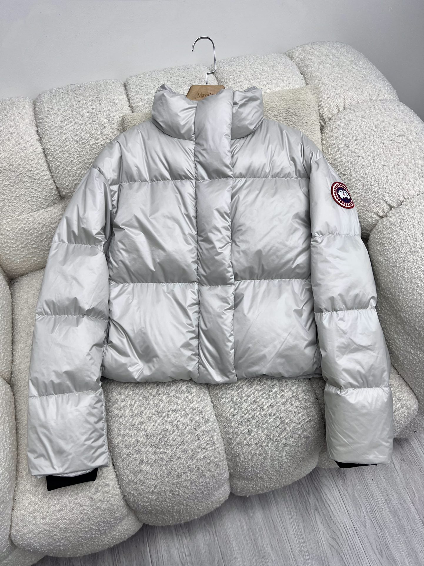High-Quality Women’s Suit with Canada Goose Feathers for Warmth and Comfort - 图片 9