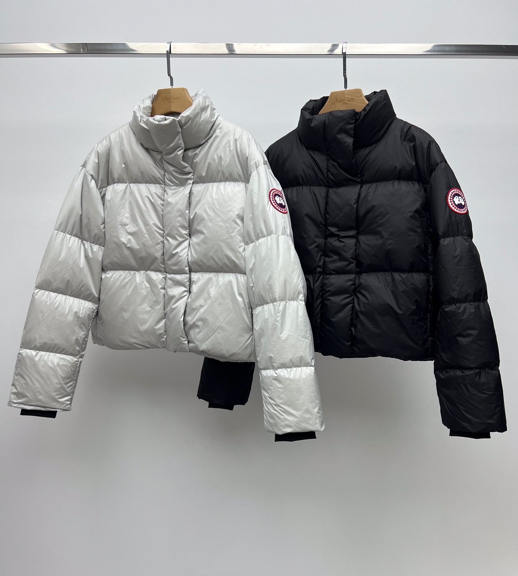 High-Quality Women’s Suit with Canada Goose Feathers for Warmth and Comfort