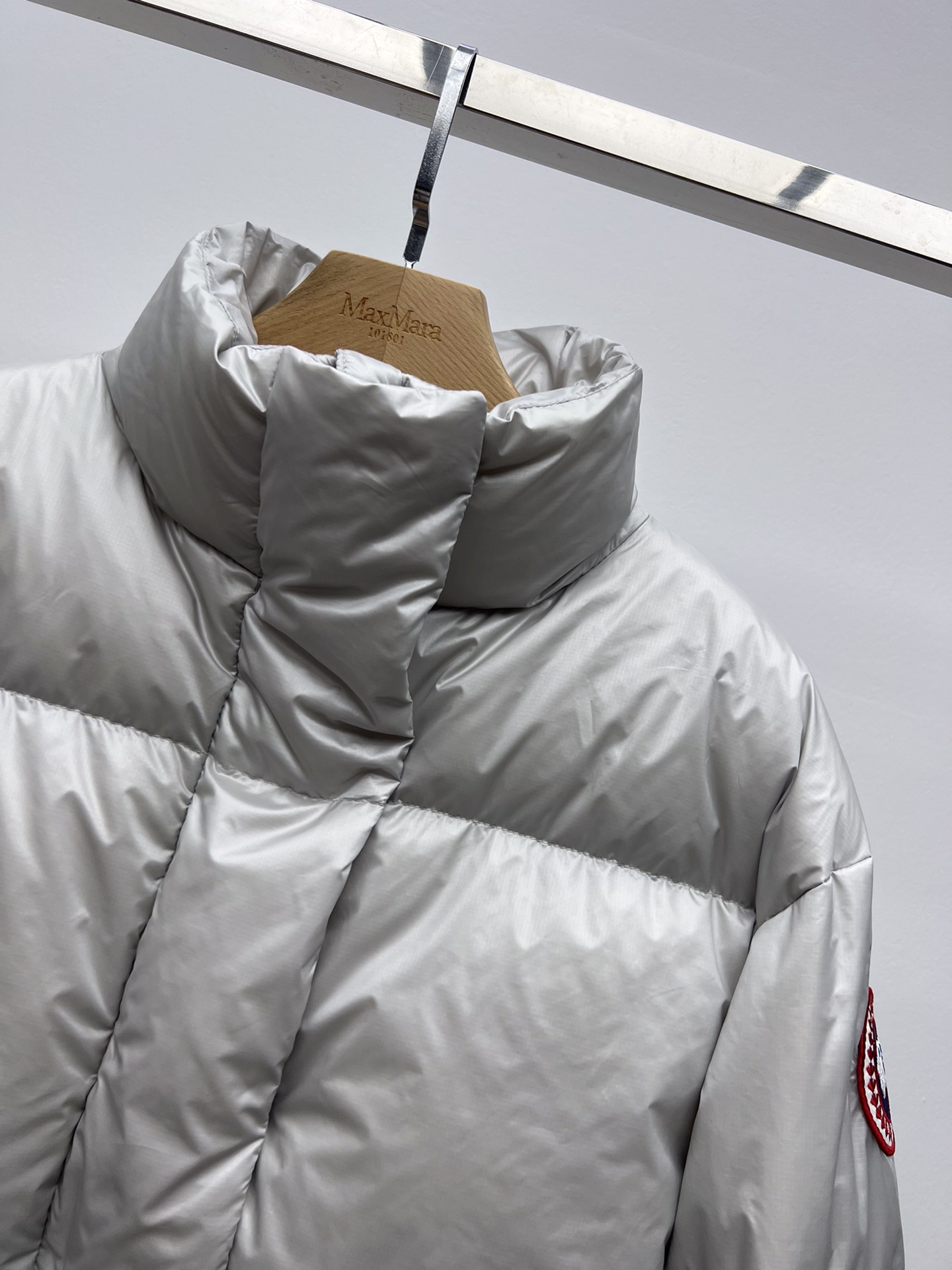 High-Quality Women’s Suit with Canada Goose Feathers for Warmth and Comfort - 图片 3