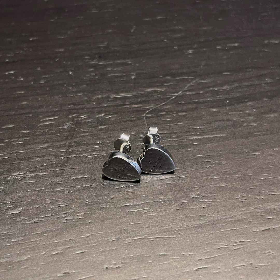 Gucci古驰 光面愛心耳钉 純銀製 男女兼用
