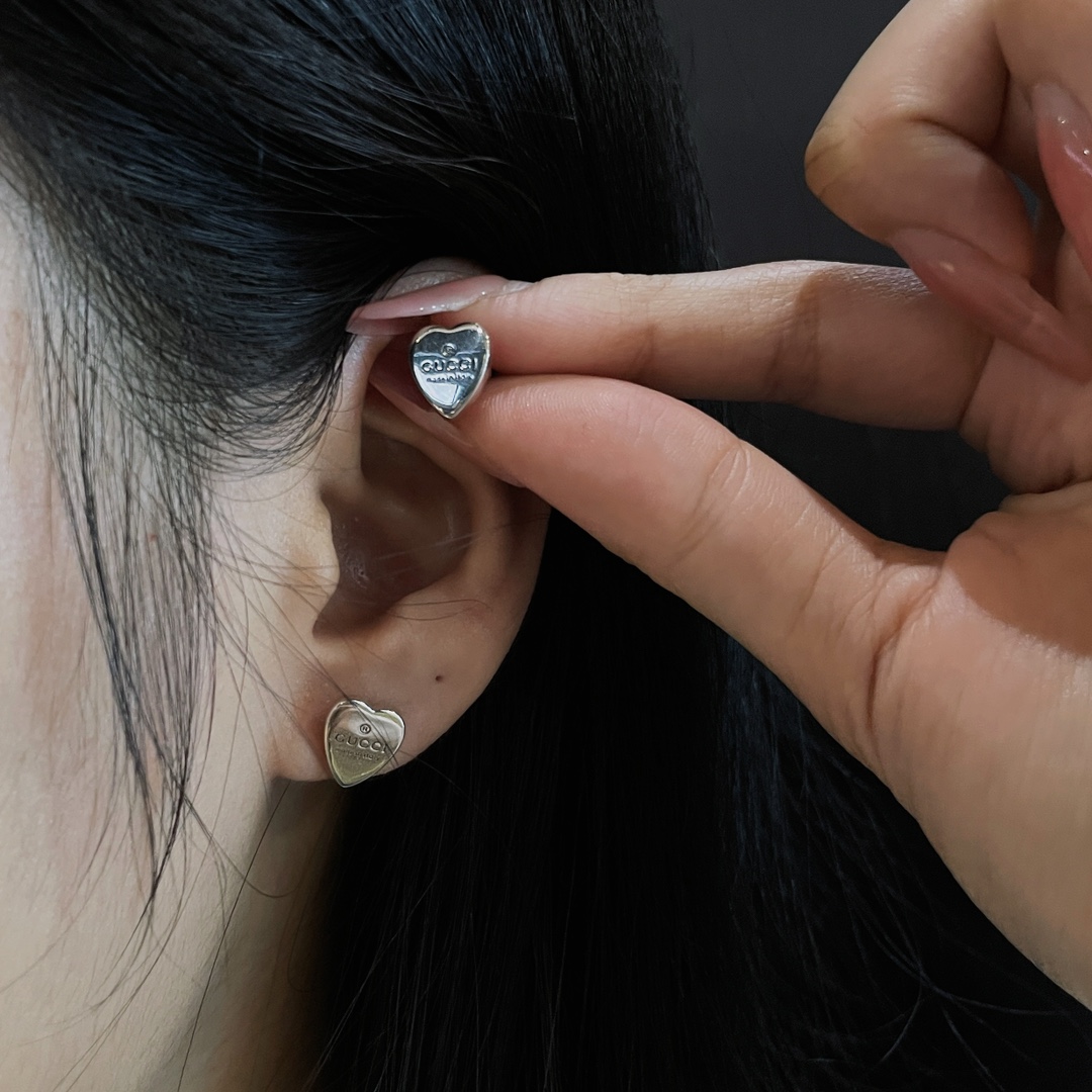 Gucci古驰 光面愛心耳钉 純銀製 男女兼用