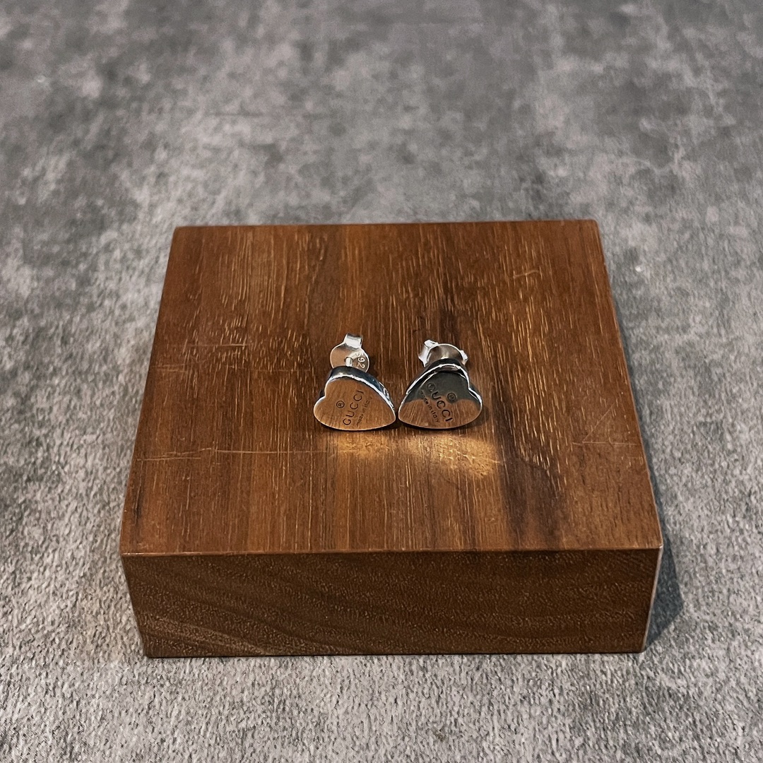 Gucci古驰 光面愛心耳钉 純銀製 男女兼用