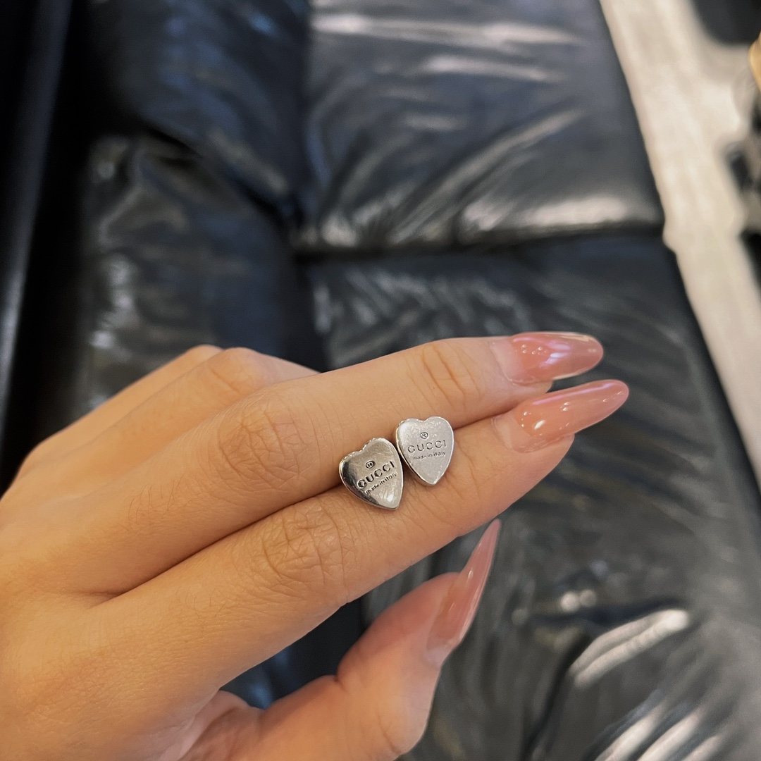 Gucci古驰 光面愛心耳钉 純銀製 男女兼用