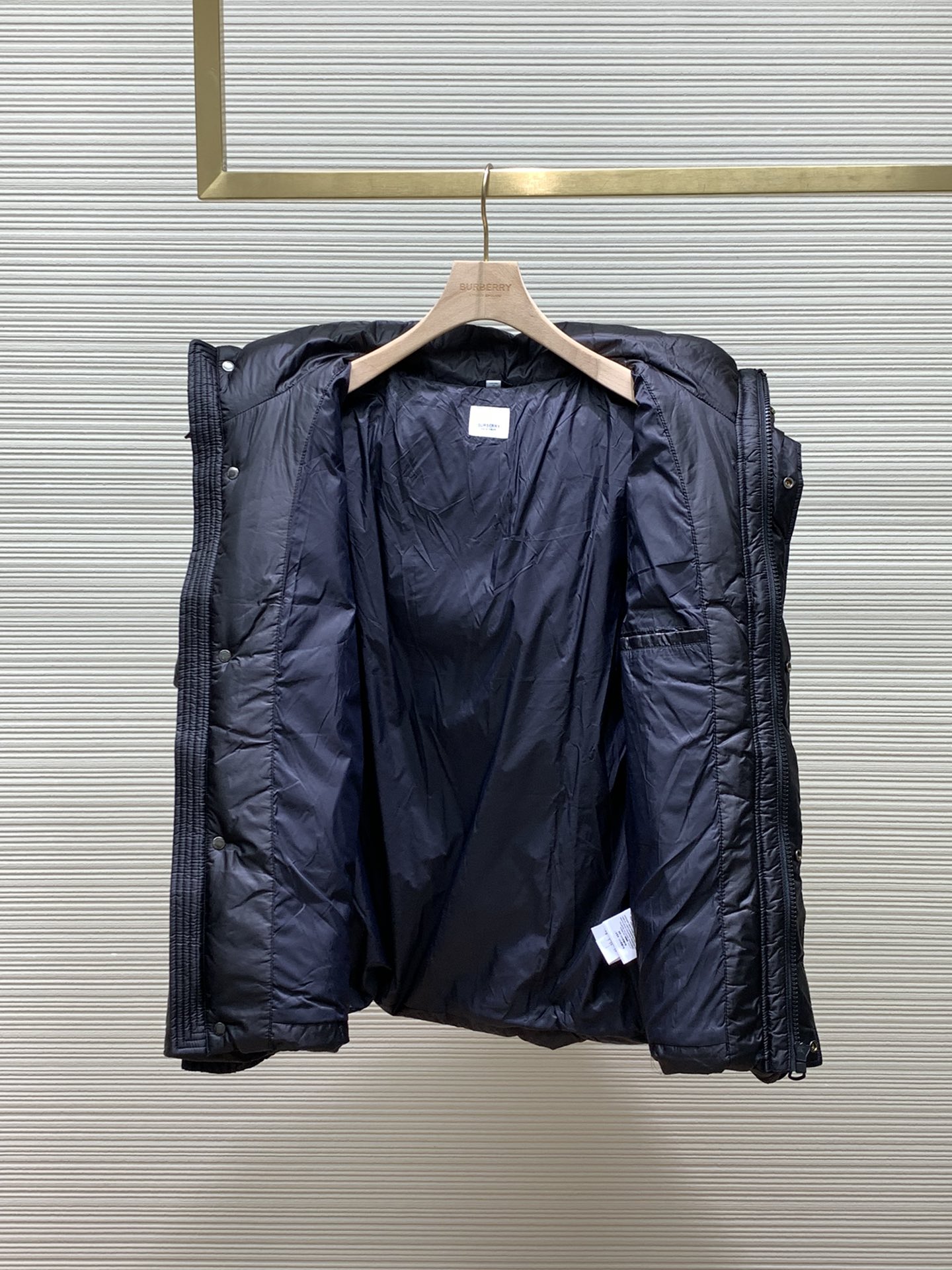 Burberry巴宝莉2024冬季最新品专柜同步有售原单狠货时尚休闲连帽羽绒服外套进口原版面料上身舒适透