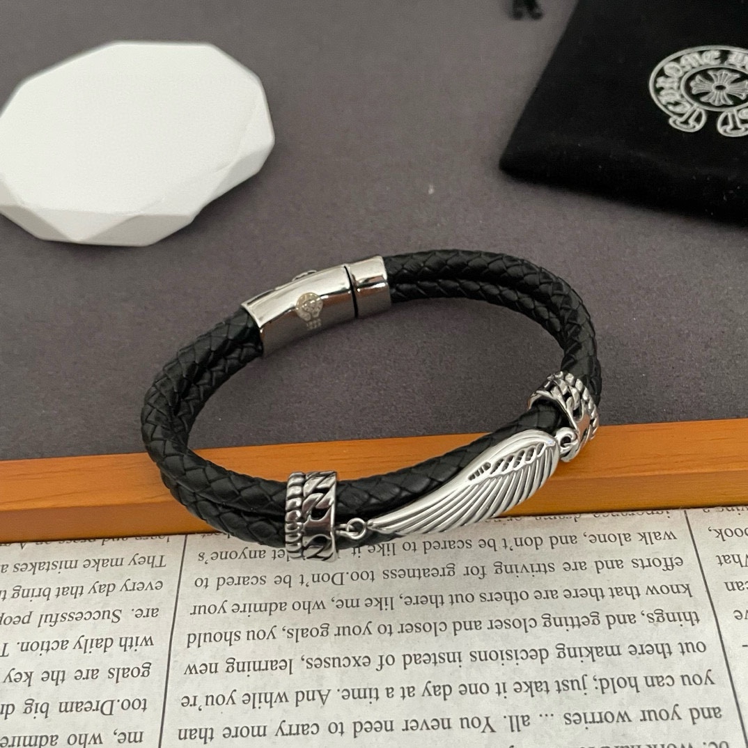 专柜品质】Chrome Hearts克罗心 经典复古羽毛手镯 凹凸造型不同的花纹设计风格 呈现出与众不同 十字架 童军花是克罗心的志 2