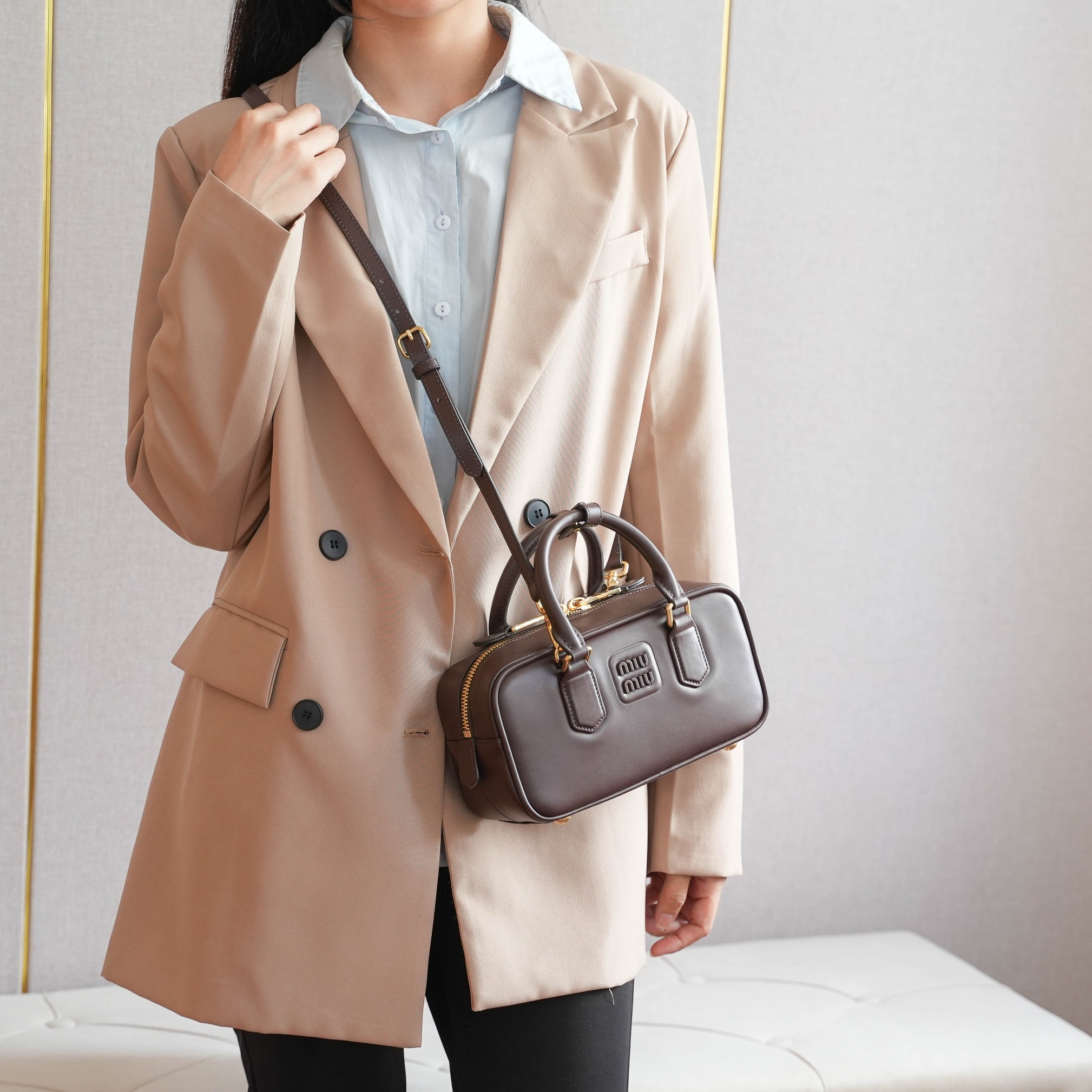 NO:204721,5BB142 (heather wood color) chocolate color, upper body effect reference, MIUMIU, miumiu198609095BB142（石楠木色） 巧克力色,上身效果参考,MIUMIU,miumiu,Bag