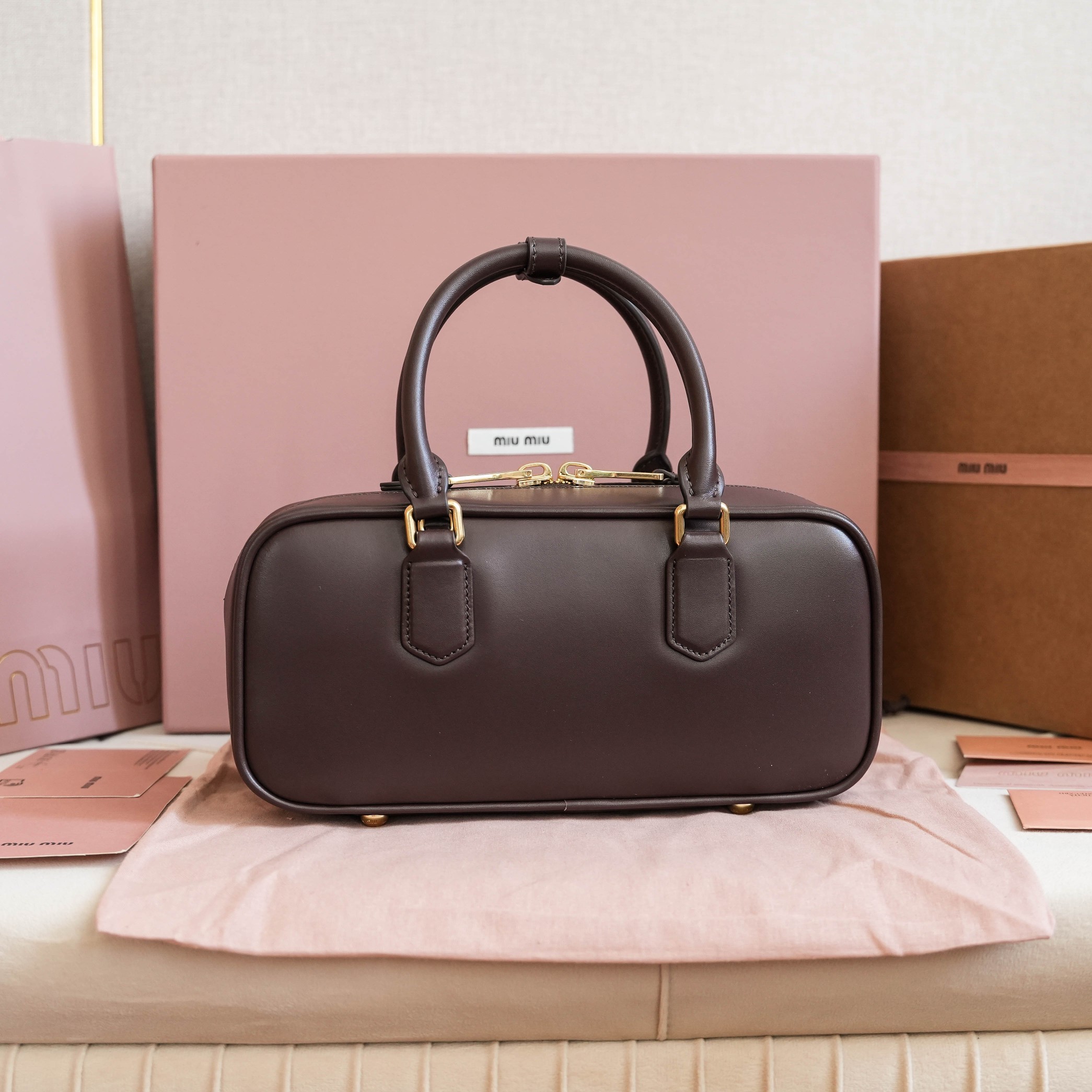 Miu Miu New version: 5BB148, Mius new bowling bag, the main recommendation on the official website, this years absolute hot style, top-grade impo