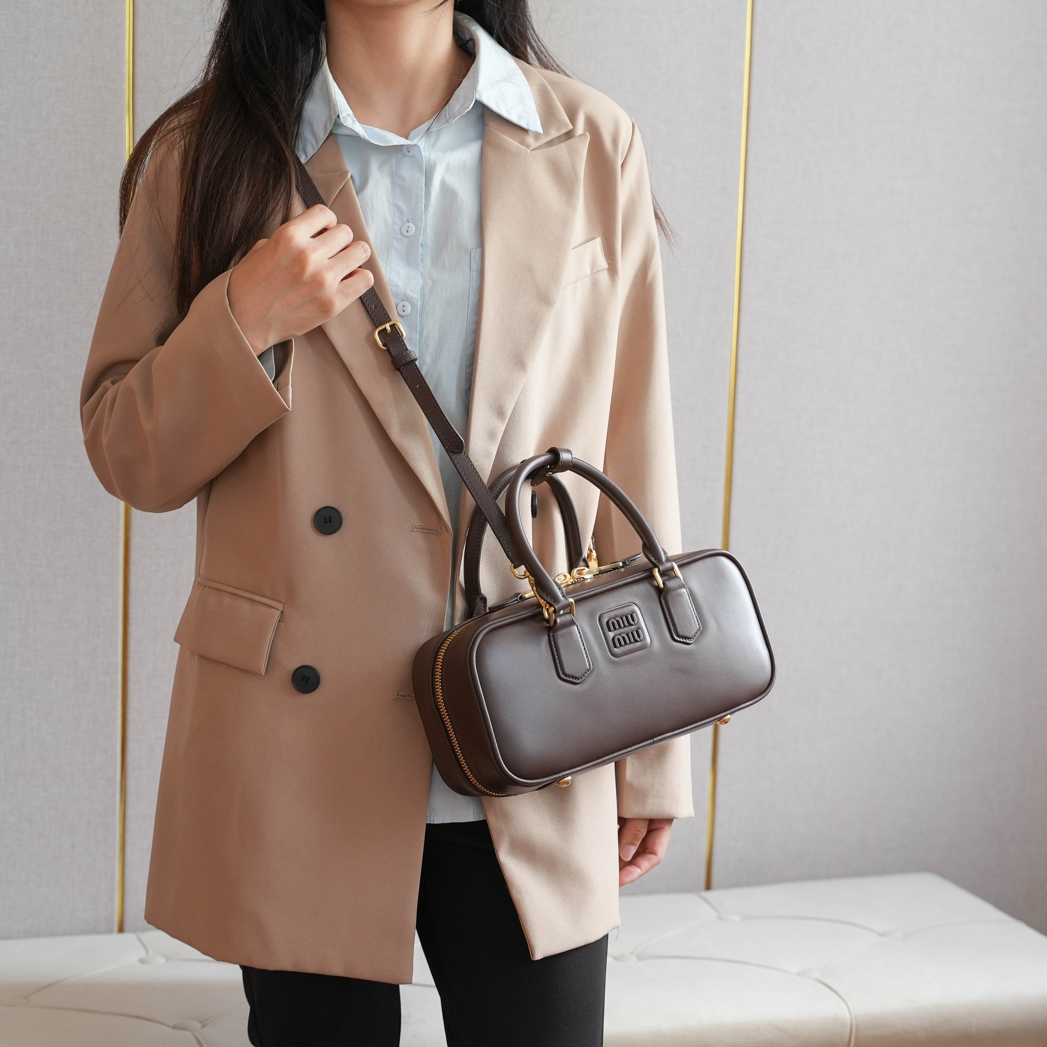 NO:204740,5BB (heather wood color) Chocolate color, upper body effect reference, MIUMIU, miumiu198609095BB（石楠木色） 巧克力色,上身效果参考,MIUMIU,miumiu,Bag