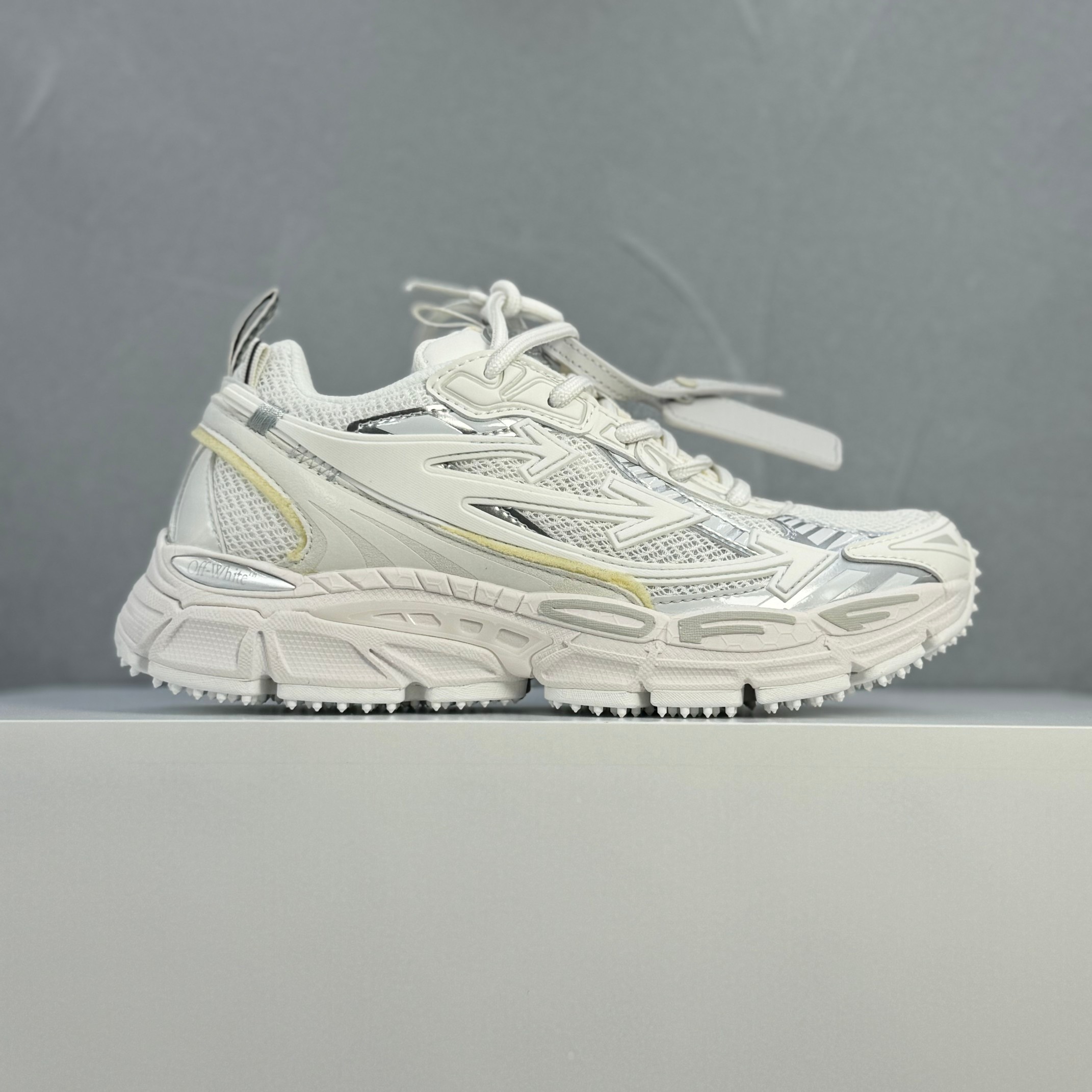 Off-White 2024 Retro Sneakers: Lightweight, Breathable, and Durable Running Shoes 2 a1729682711293 7267