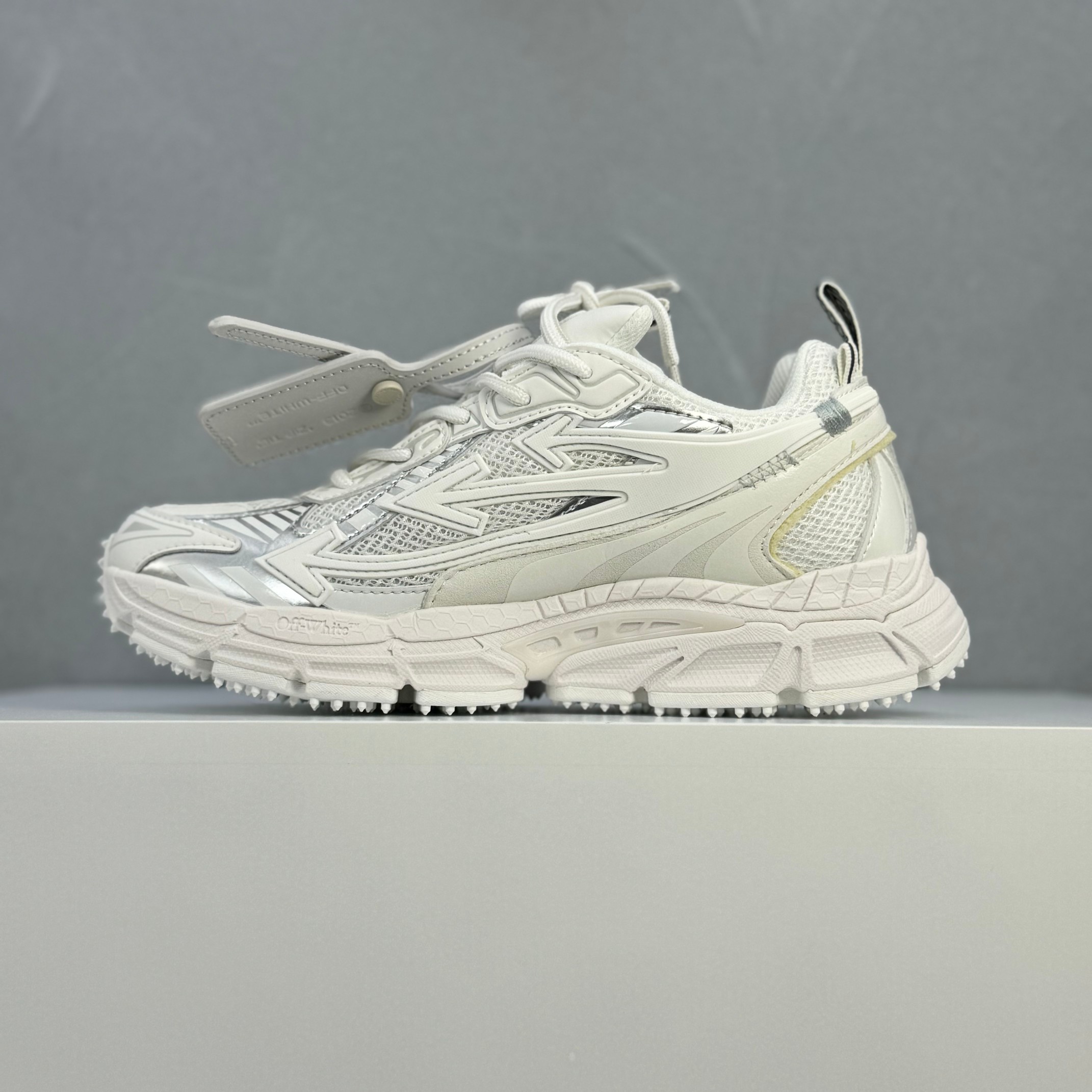 Off-White 2024 Retro Sneakers: Lightweight, Breathable, and Durable Running Shoes 3 a1729682711566 8562
