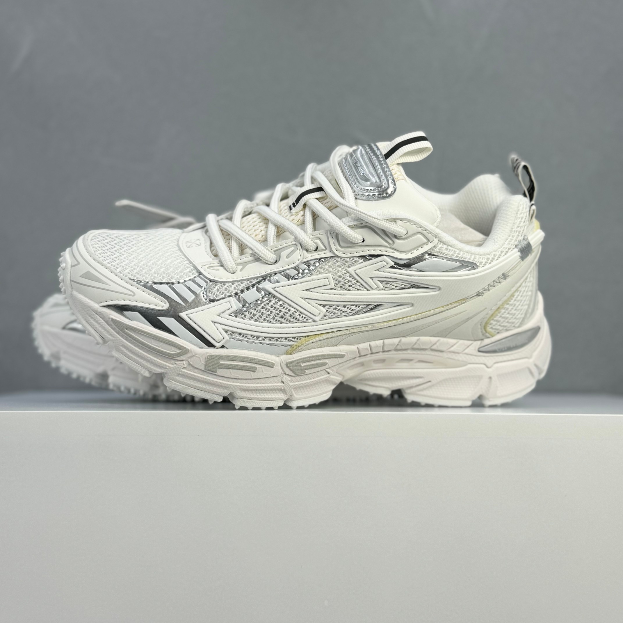 Off-White 2024 Retro Sneakers: Lightweight, Breathable, and Durable Running Shoes 4 a1729682711791 7618