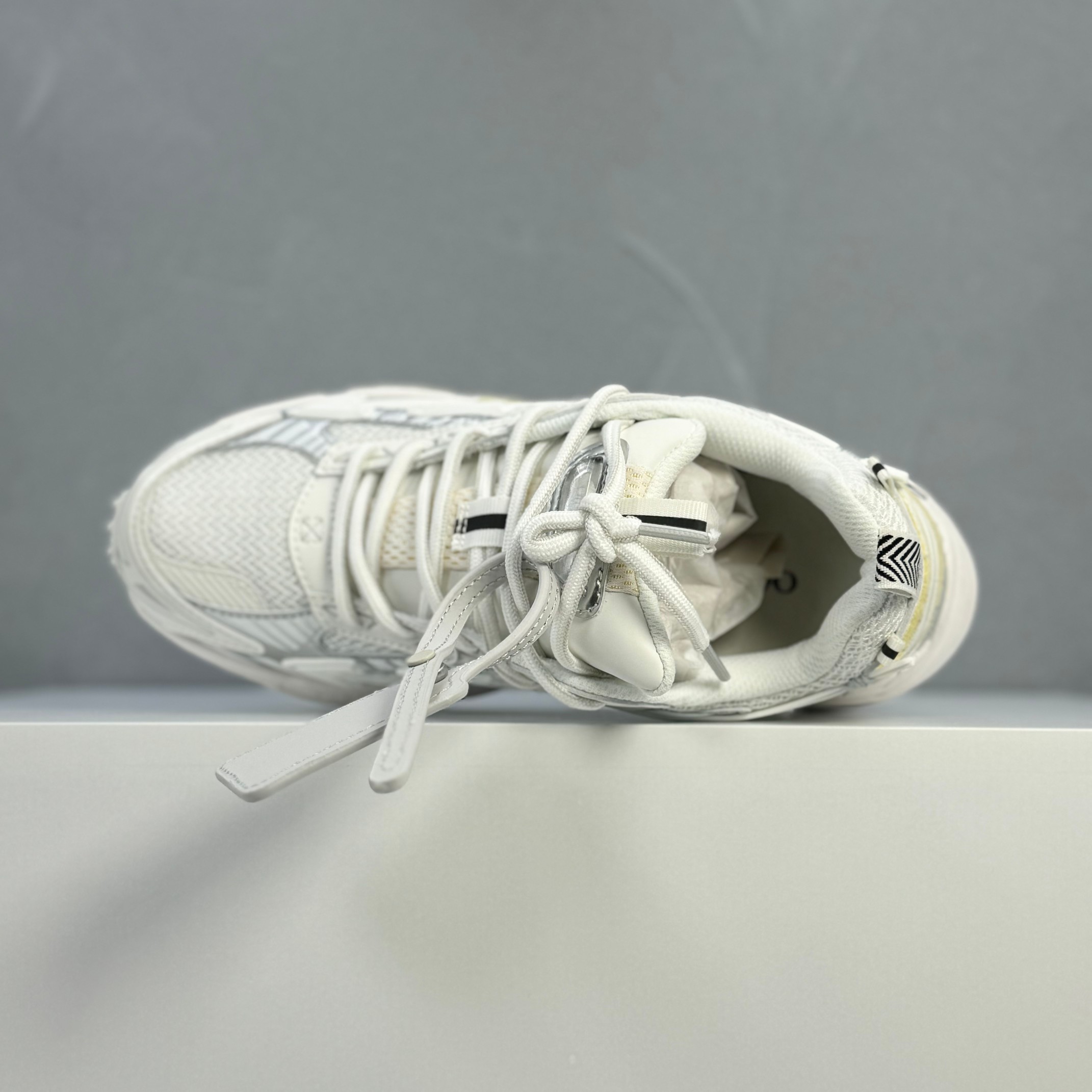 Off-White 2024 Retro Sneakers: Lightweight, Breathable, and Durable Running Shoes 6 a1729682712225 0531