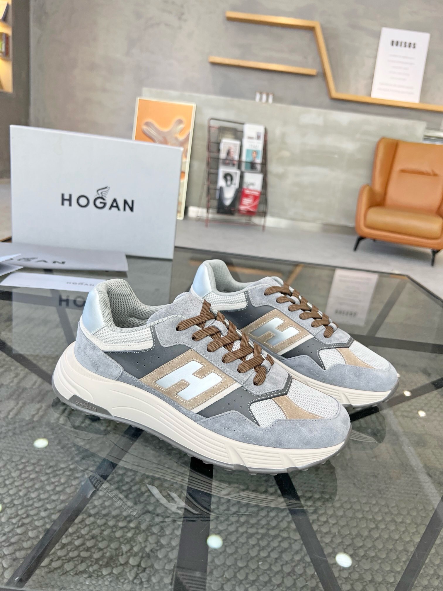 NO:219643,Brand HOGAN Color original color matching Number 38-44 Customized 45 Price Material Hogan original single version Top purchasing agent men's latest counter is available simultaneously, Italian imported original brand ▲▲ Calfskin·Brand Totem Breathable Cloth ▲▲ (highlights, nobles, grades) Exquisite workmanship sole original special supply original sole, exclusive double-layer activity · TPU rubber·molded sole; super · Comfortable · Wear-resistant · Anti-slip · Hogan, hogan, cowhide19860909品牌HOGAN 颜色原版配色 码数38-44定做45 价格 材质霍根原单版本顶级代购男士最新专柜同步发售,意大利进口原版品牌▲▲小牛皮·品牌图腾透气布匹▲▲（凸显高端·贵气·档次）做工考究鞋底原厂特供原版底,独家双层活动·TPU橡胶·成型大底;超级·舒适·耐磨·防滑·,霍根,hogan,cowhide,Men's shoes