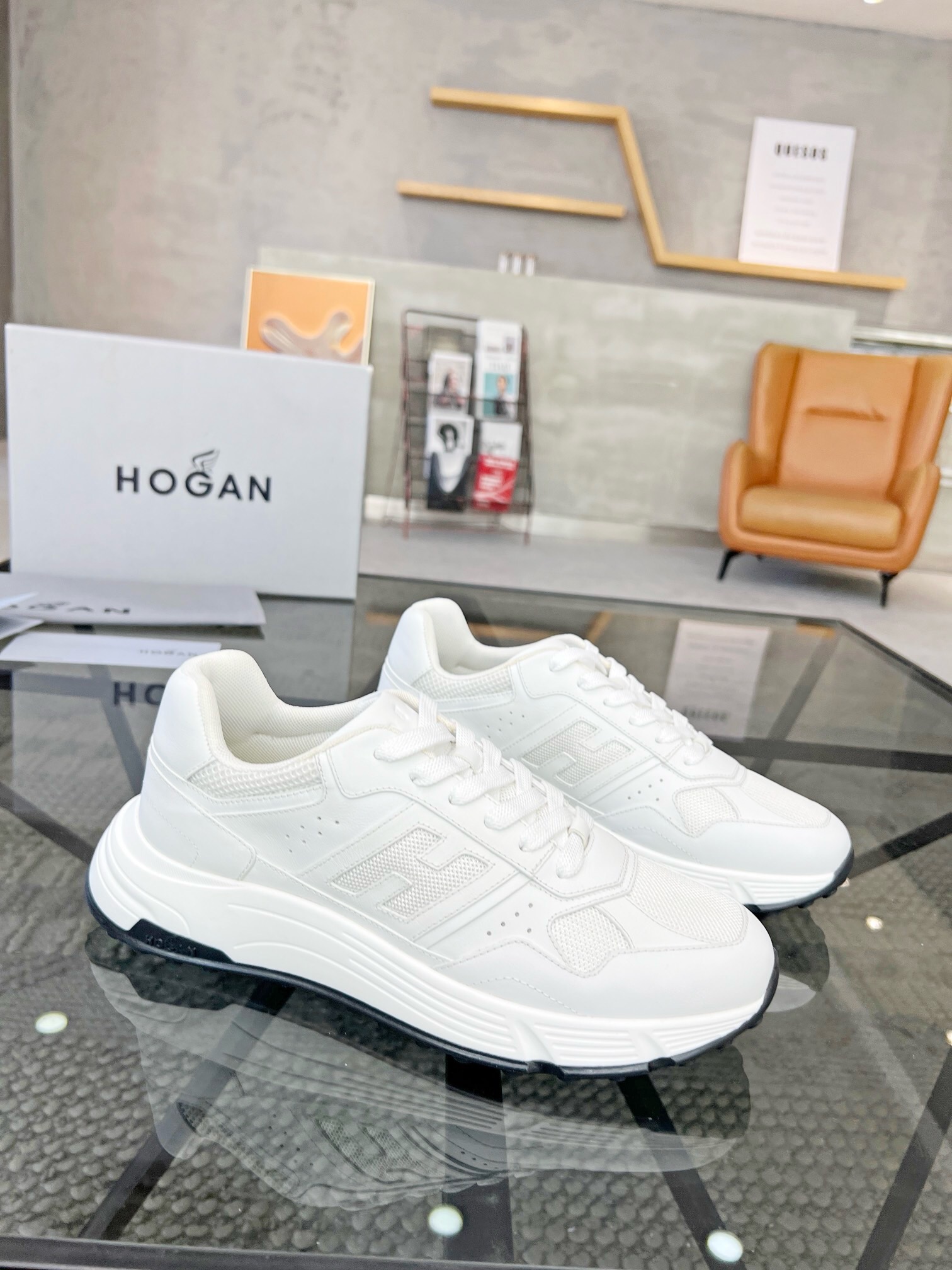 NO:217863,Brand HOGAN Color original color matching Number 38-44 Customized 45 Price Material Hogan original single version Top purchasing agent men's latest counter is available simultaneously, Italian imported original brand ▲▲ Calfskin·Brand Totem Breathable Cloth ▲▲ (highlights, nobles, grades) Exquisite workmanship sole original special supply original sole, exclusive double-layer activity · TPU rubber·molded sole; super · Comfortable · Wear-resistant · Anti-slip · Hogan, hogan, cowhide19860909品牌HOGAN 颜色原版配色 码数38-44定做45 价格 材质霍根原单版本顶级代购男士最新专柜同步发售,意大利进口原版品牌▲▲小牛皮·品牌图腾透气布匹▲▲（凸显高端·贵气·档次）做工考究鞋底原厂特供原版底,独家双层活动·TPU橡胶·成型大底;超级·舒适·耐磨·防滑·,霍根,hogan,cowhide,Men's shoes