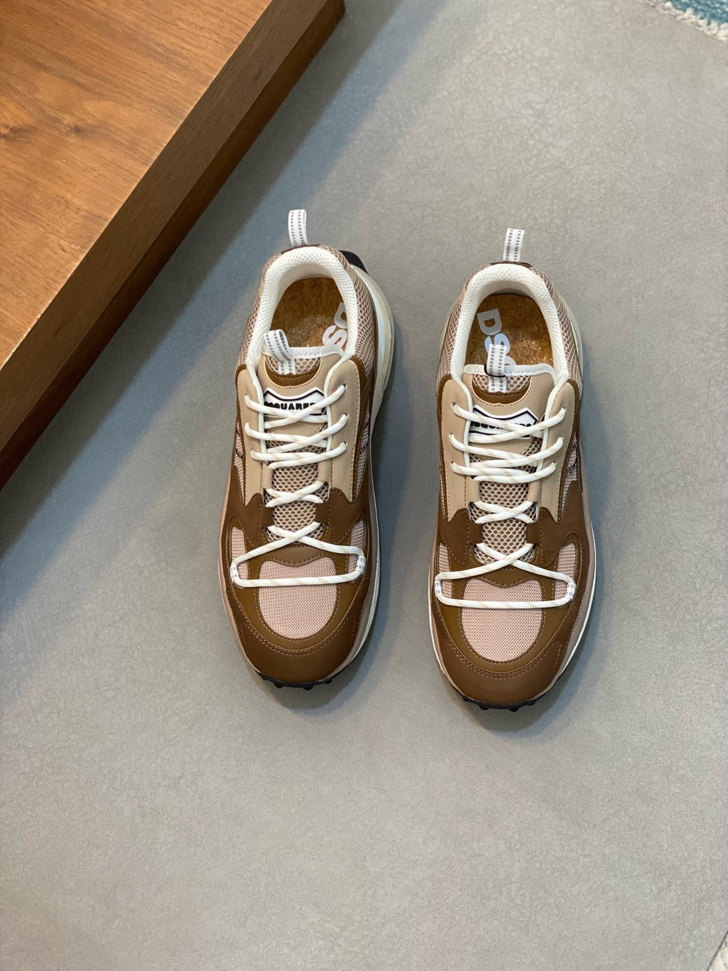 NO:219080,Brand DSQUARED2 Color Original Color Number 39-44 Customized 38.45 Price Material D2 Power New Men's Sports Shoes!  Made of original materials, the upper is spliced ​​with various materials, fashionable and novel, rear shoe lifting ring, original thick sole heightened and sporty sole!  The first layer of cowhide inner, fashionable and versatile item!  Recommended to buy!  , D2 power, sneakers, cowhide19860909品牌DSQUARED2 颜色 原版配色 码数39-44定做38.45 价格 材质D2次方 新款 男士运动鞋！原厂材料制作,鞋面使用多种材质拼接,时尚新颖,后置提鞋环,原版厚底增高运动大底！头层牛皮内里,时髦百搭单品！推荐入手！,D2次方,sneakers,cowhide,Men's shoes